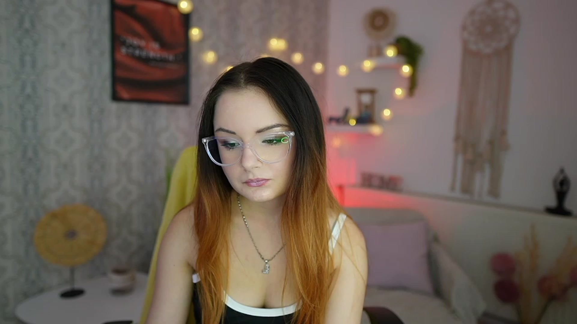 Gallery image thumbnail from Hazel_Moore18's myfreecams stream on, 10/19/2023, 10:01 image 3 of 20