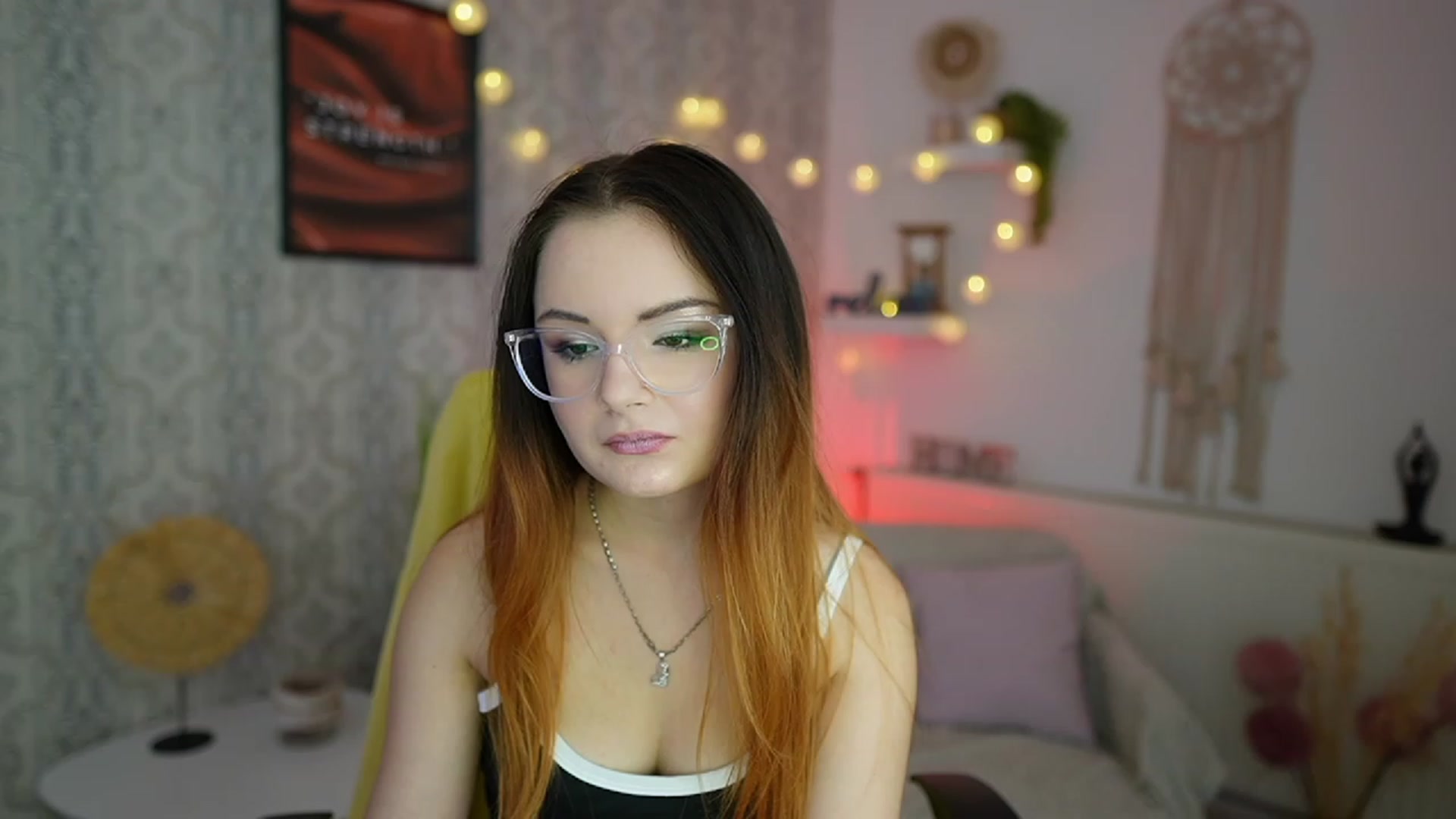 Gallery image thumbnail from Hazel_Moore18's myfreecams stream on, 10/19/2023, 10:01 image 1 of 20