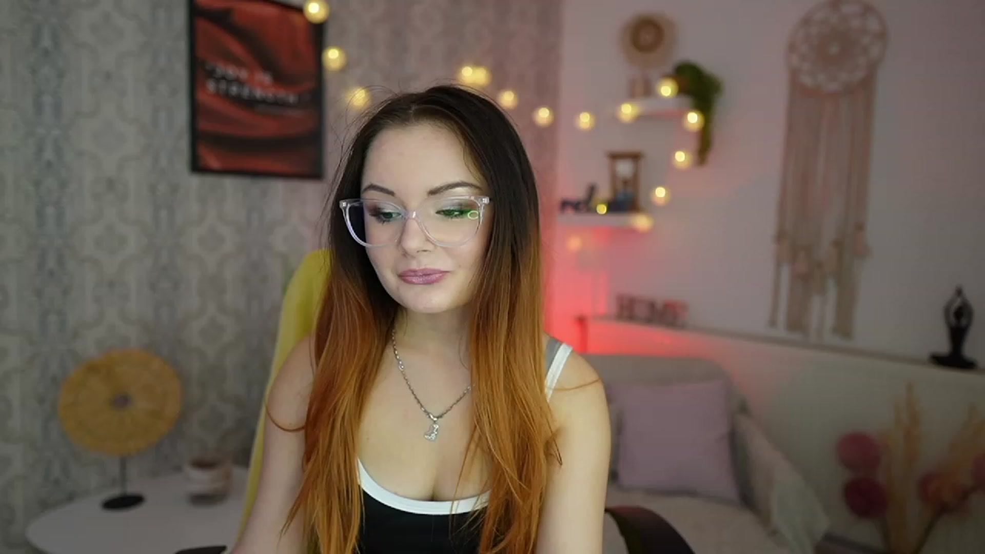 Gallery image thumbnail from Hazel_Moore18's myfreecams stream on, 10/19/2023, 10:01 image 17 of 20