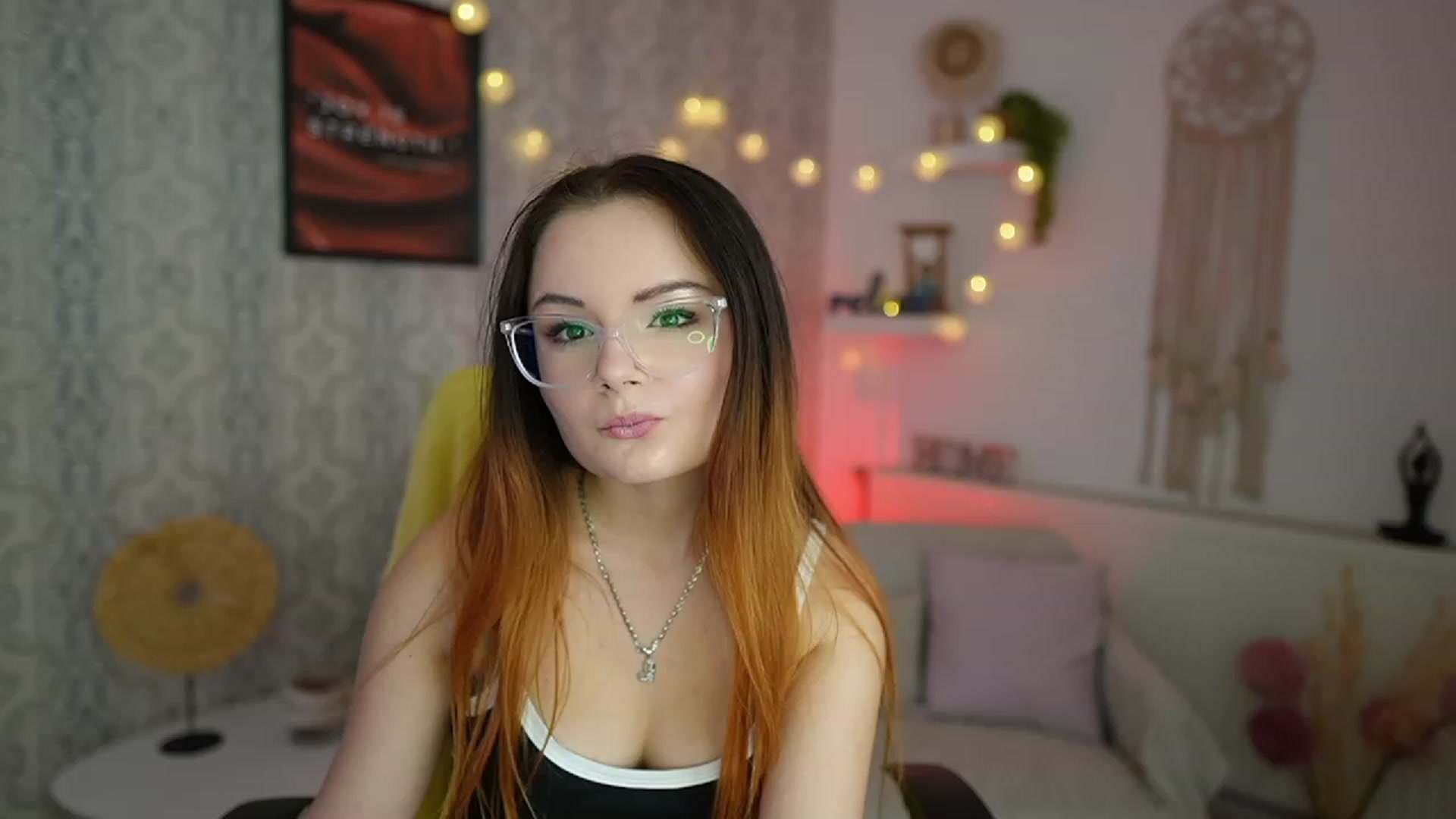 Gallery image thumbnail from Hazel_Moore18's myfreecams stream on, 10/19/2023, 12:29 image 19 of 20