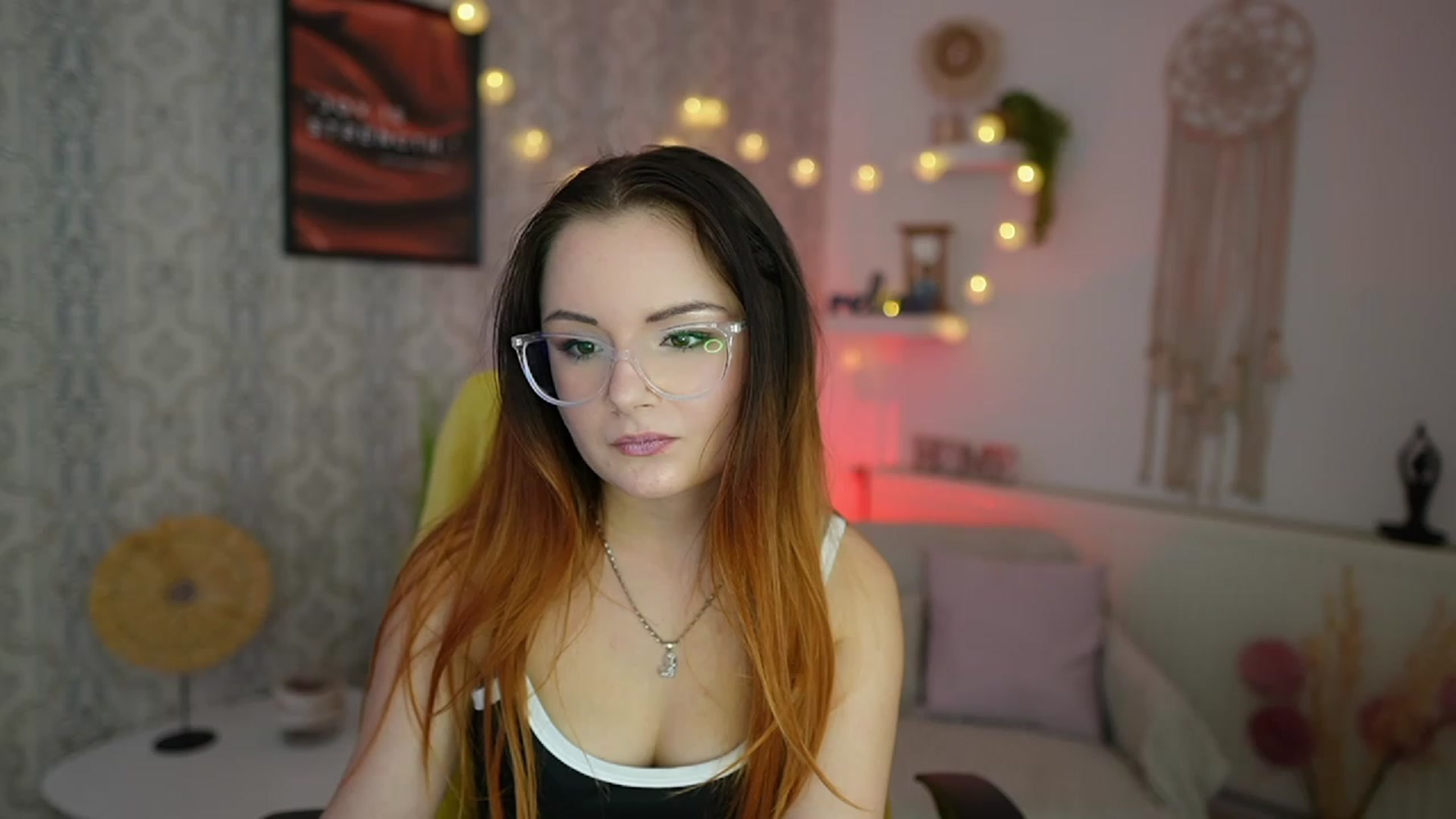 Gallery image thumbnail from Hazel_Moore18's myfreecams stream on, 10/19/2023, 12:29 image 3 of 20
