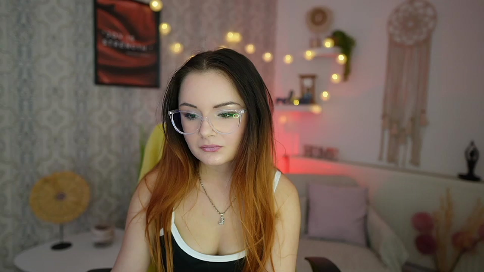 Gallery image thumbnail from Hazel_Moore18's myfreecams stream on, 10/19/2023, 12:29 image 2 of 20