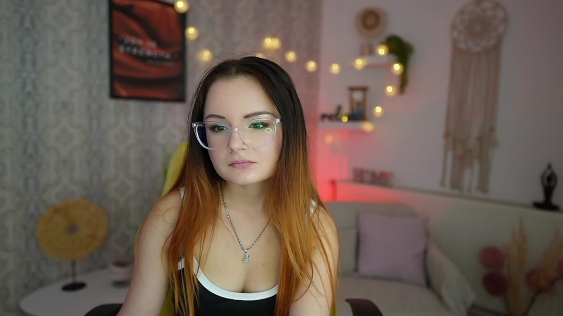 Gallery image thumbnail from Hazel_Moore18's myfreecams stream on, 10/19/2023, 12:29 image 20 of 20