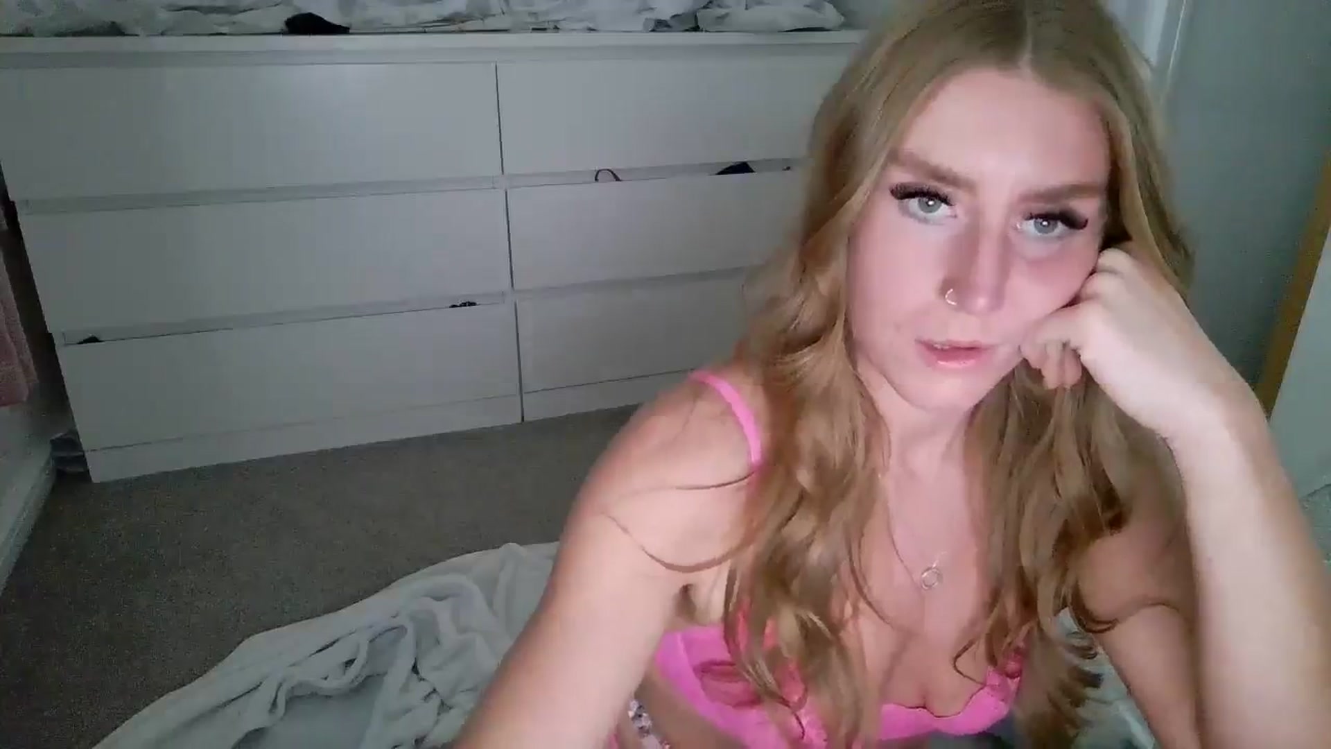 Gallery image thumbnail from Hazel_mfc's myfreecams stream on, 11/29/2024, 14:07 image 10 of 20