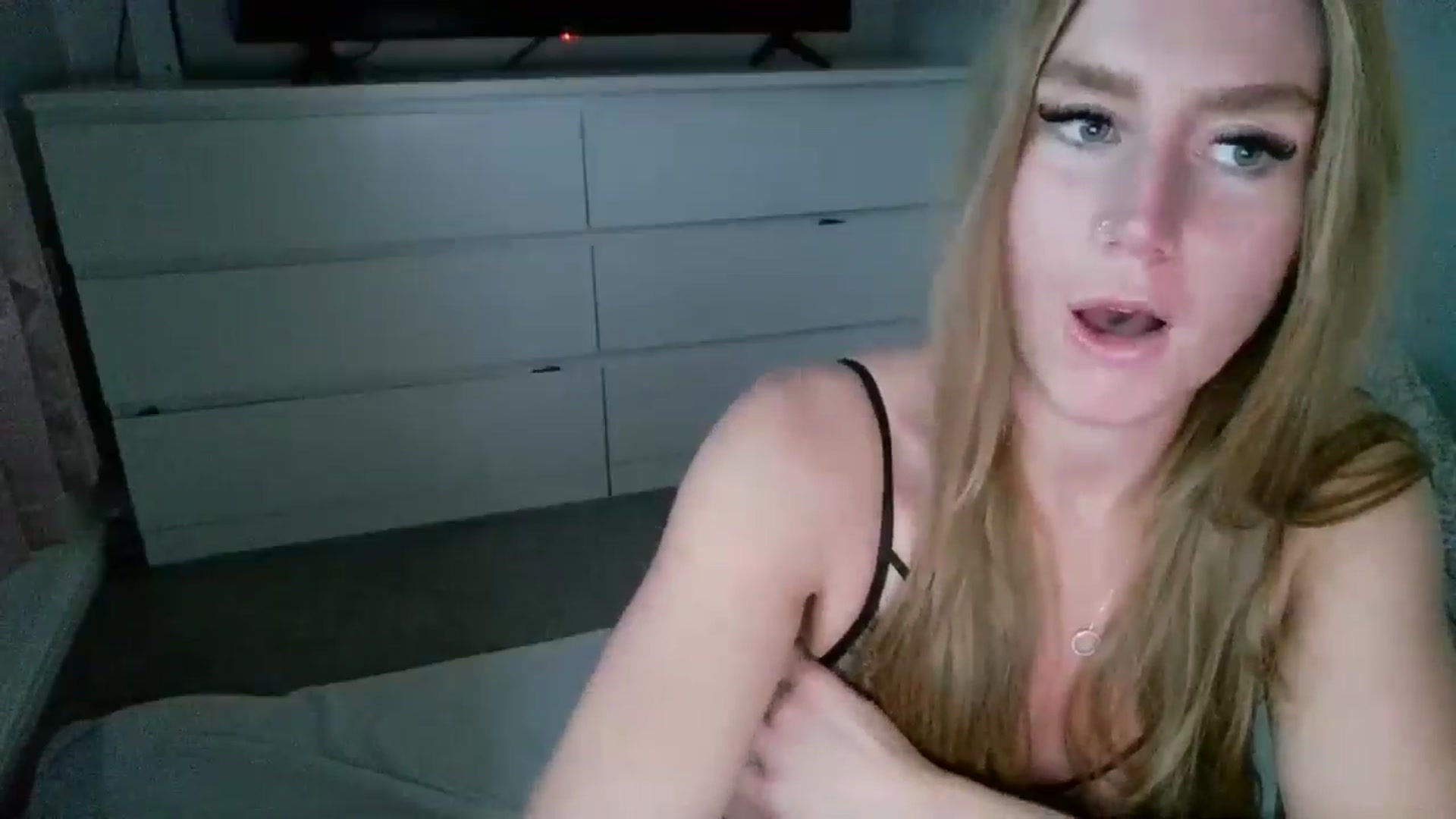 Gallery image thumbnail from Hazel_mfc's myfreecams stream on, 12/02/2024, 15:39 image 15 of 20