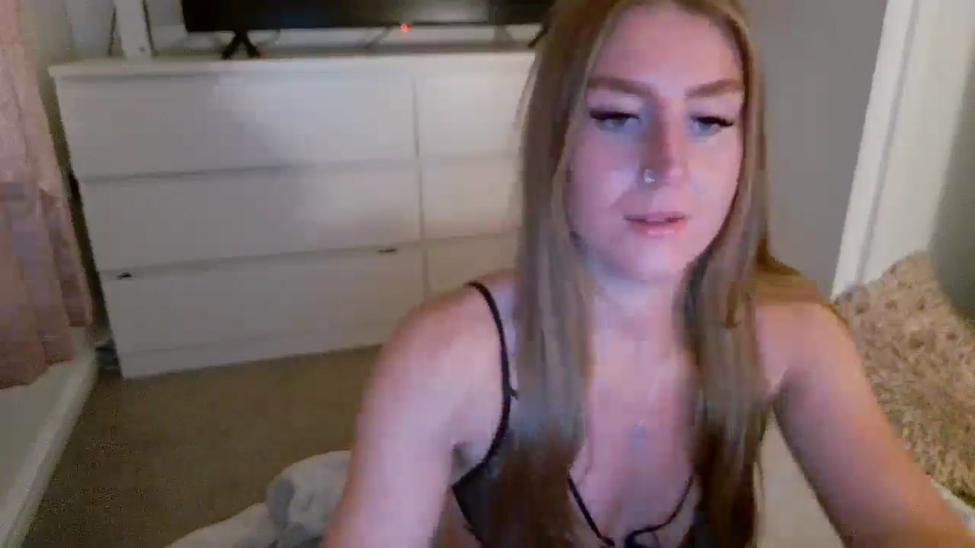 Gallery image thumbnail from Hazel_mfc's myfreecams stream on, 12/02/2024, 16:58 image 10 of 20