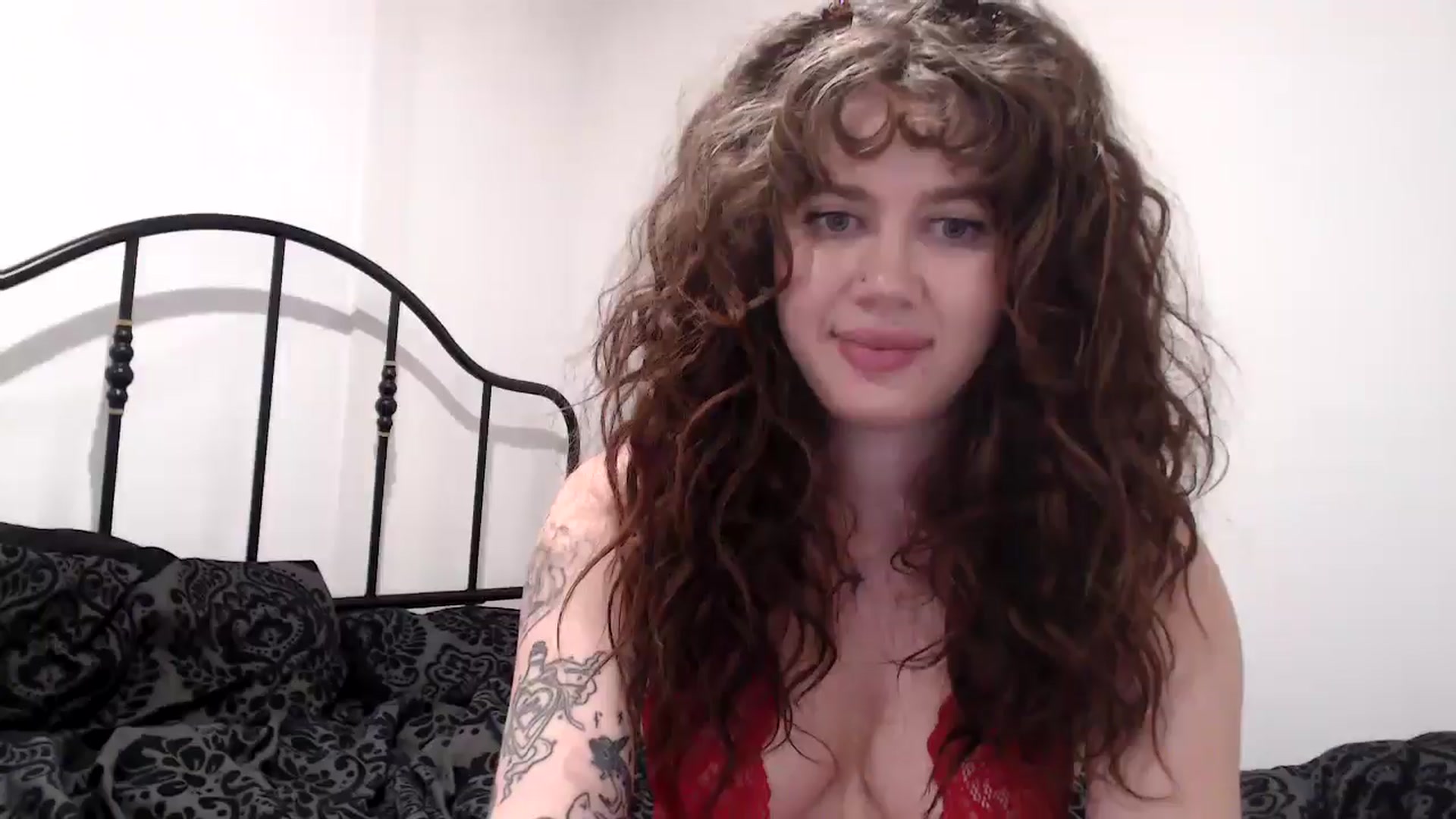 Gallery image thumbnail from Hazelnutt's myfreecams stream on, 12/11/2025, 13:56 image 16 of 20