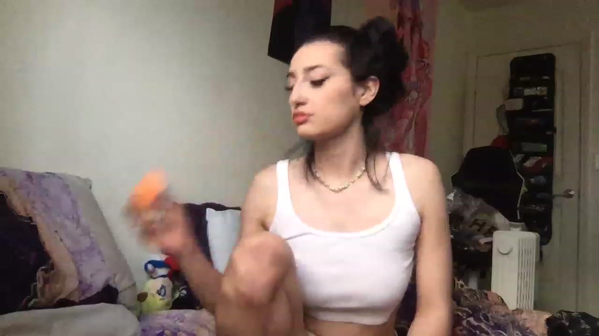 Gallery image thumbnail from Heartcakes21's myfreecams stream on, 03/10/2023, 24:25 image 13 of 20