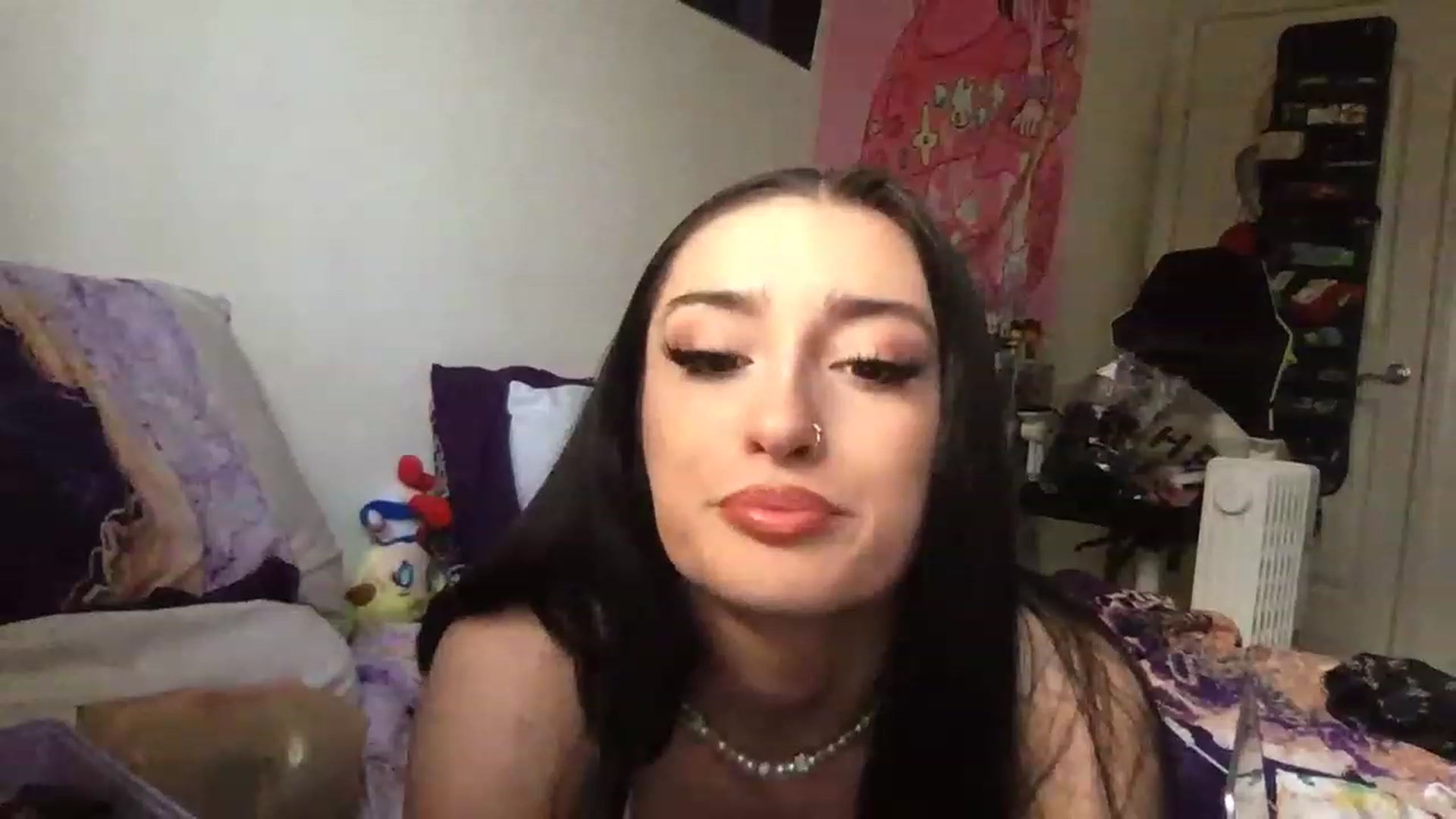 Gallery image thumbnail from Heartcakes21's myfreecams stream on, 03/10/2023, 24:25 image 18 of 20