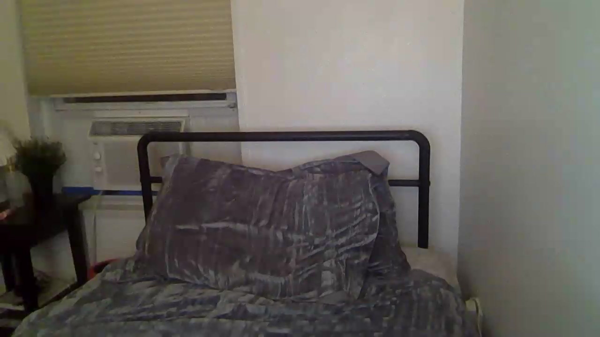 Gallery image thumbnail from Heartlooks's myfreecams stream on, 09/21/2026, 03:23 image 19 of 20