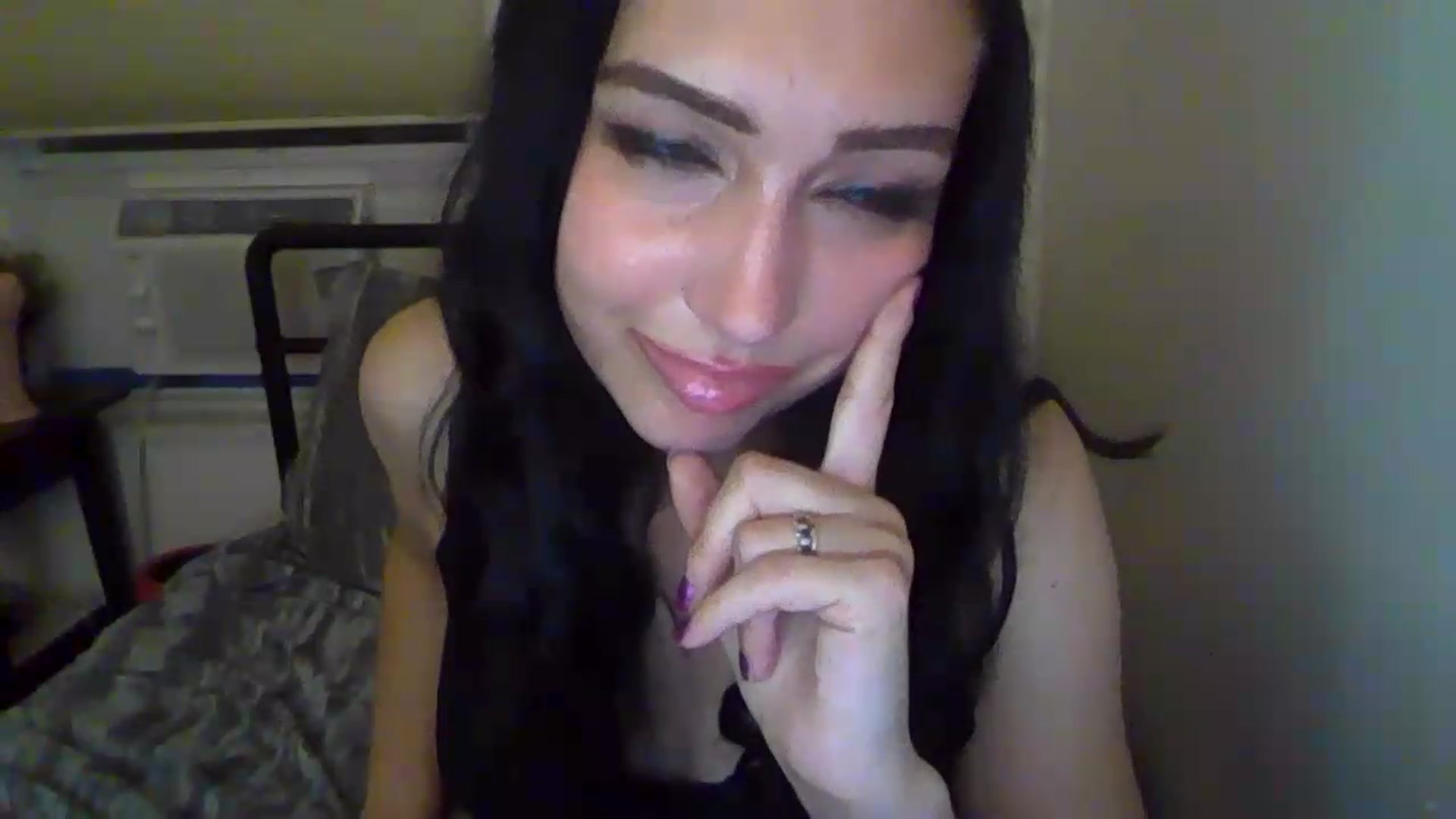 Gallery image thumbnail from Heartlooks's myfreecams stream on, 09/21/2026, 03:23 image 8 of 20
