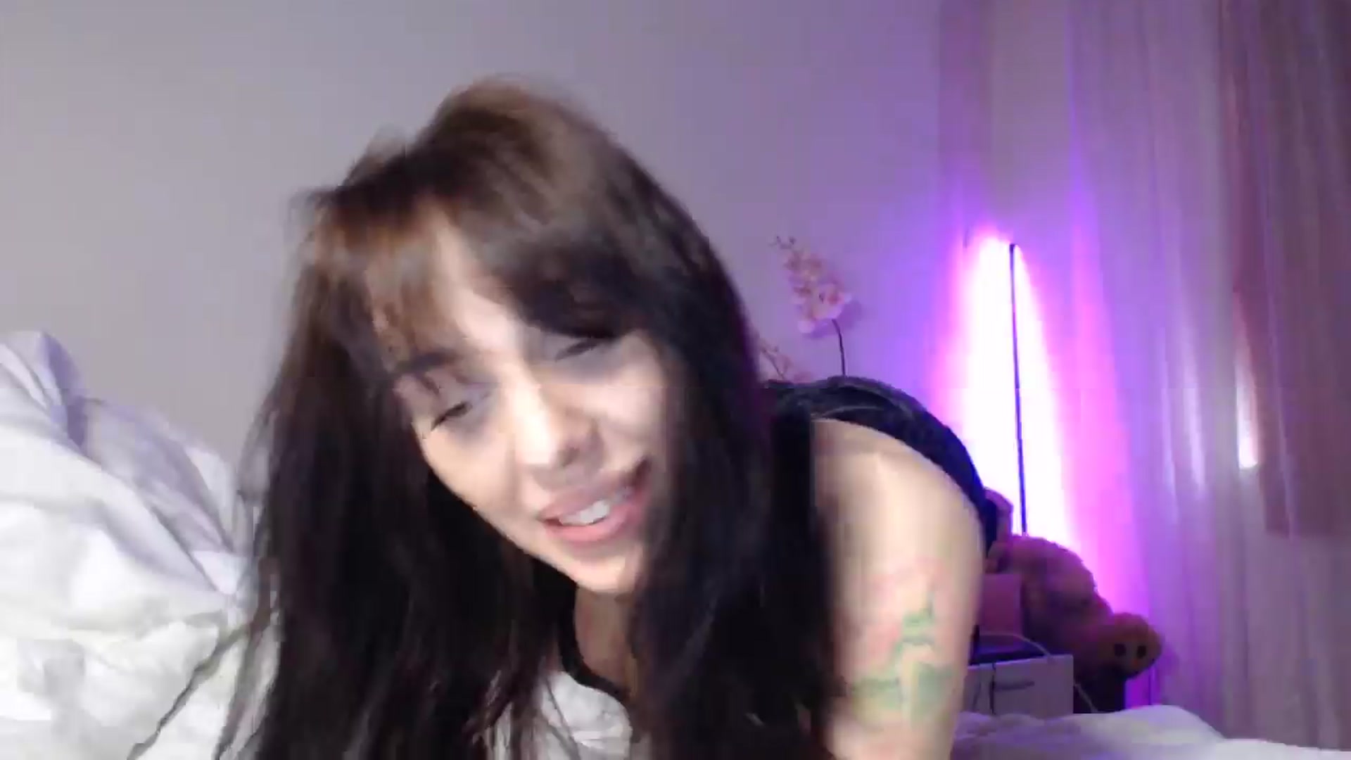 Gallery image thumbnail from HeartsQueen's myfreecams stream on, 04/13/2025, 12:49 image 8 of 20