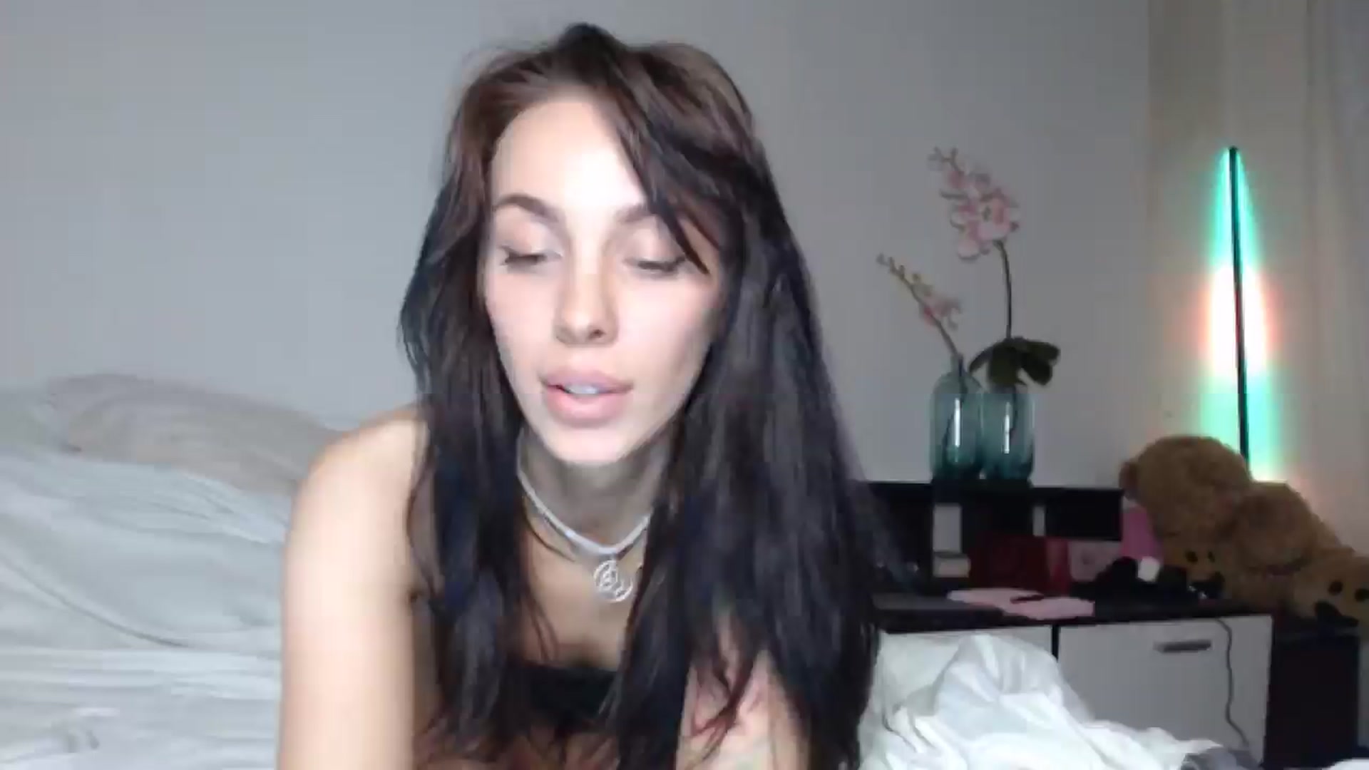 Gallery image thumbnail from HeartsQueen's myfreecams stream on, 04/22/2025, 09:36 image 6 of 20