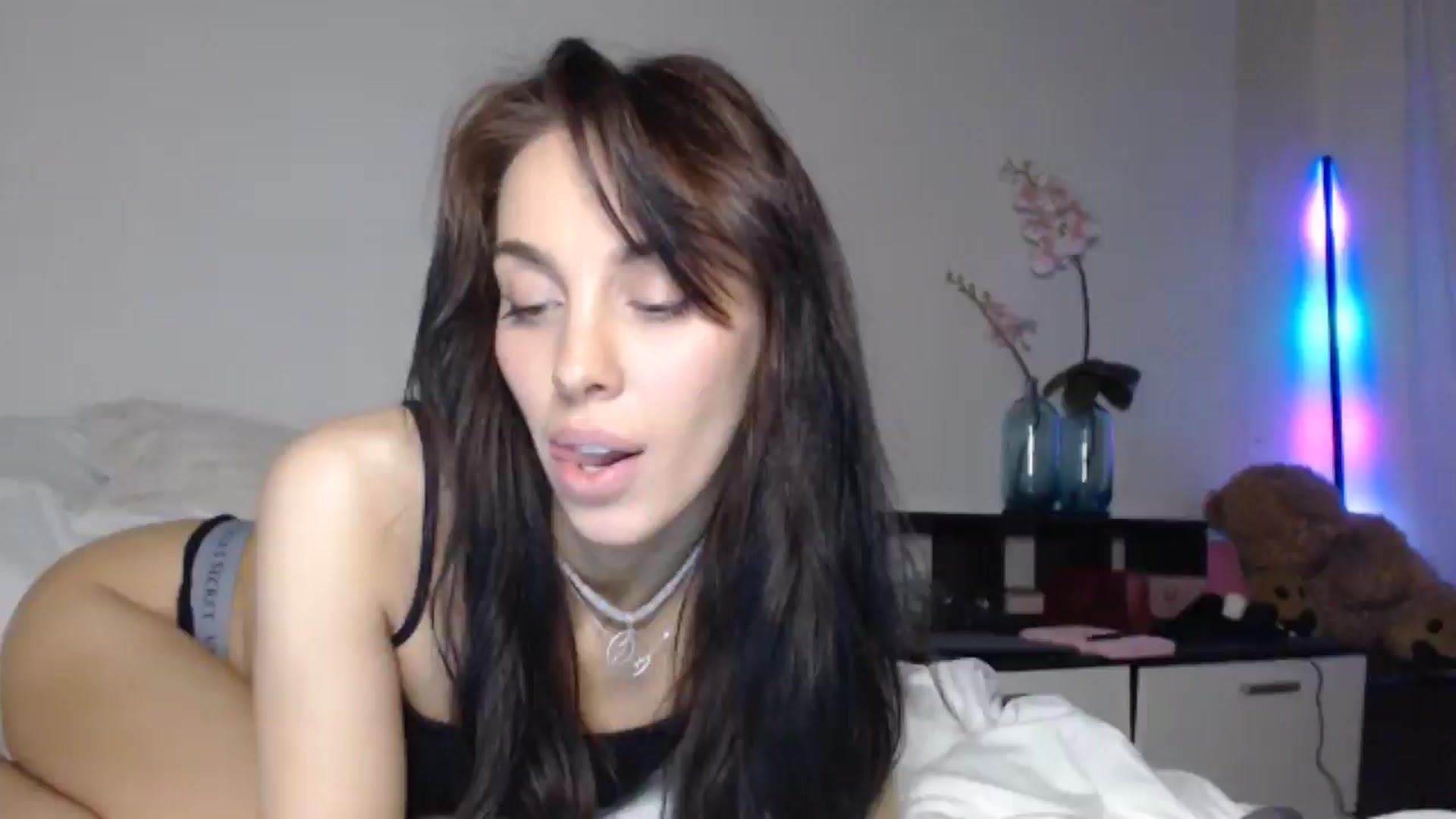 Gallery image thumbnail from HeartsQueen's myfreecams stream on, 04/22/2025, 09:36 image 20 of 20
