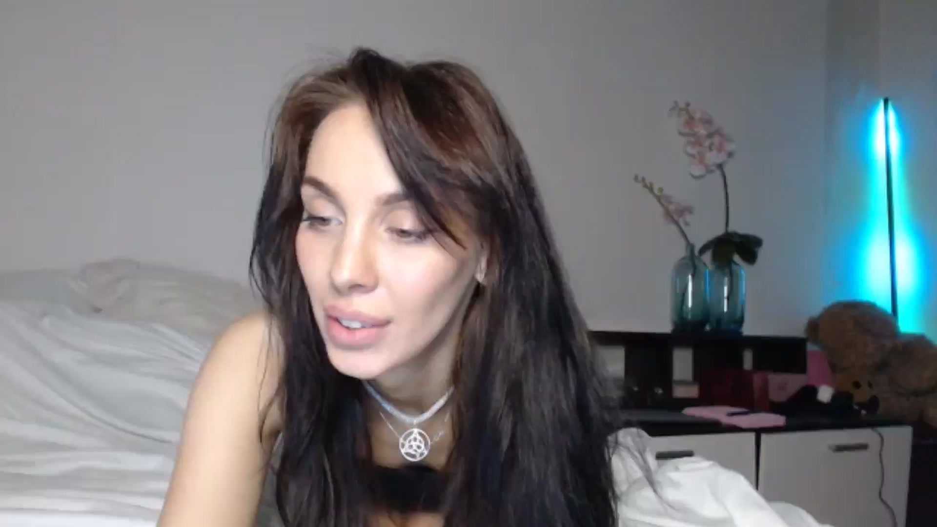 Gallery image thumbnail from HeartsQueen's myfreecams stream on, 04/22/2025, 09:36 image 16 of 20