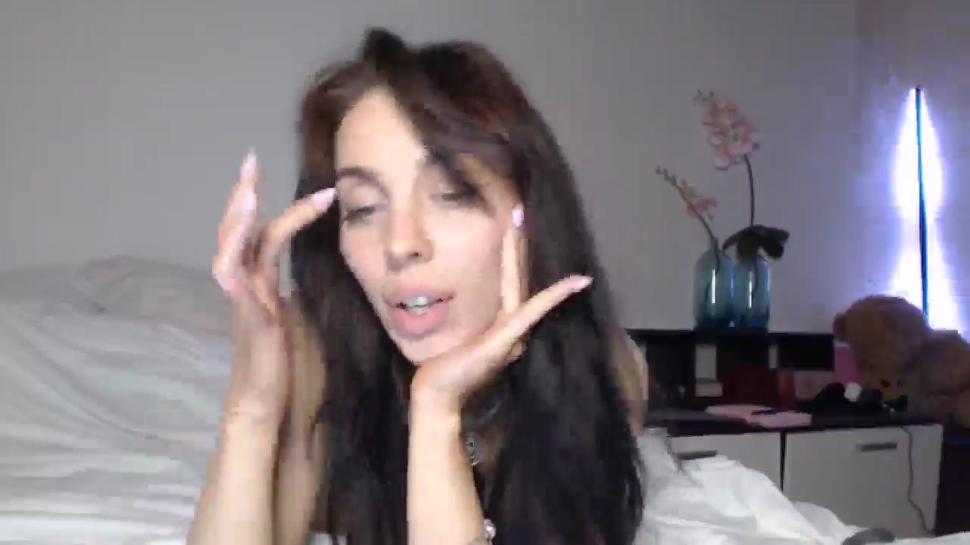 Gallery image thumbnail from HeartsQueen's myfreecams stream on, 04/22/2025, 09:36 image 18 of 20