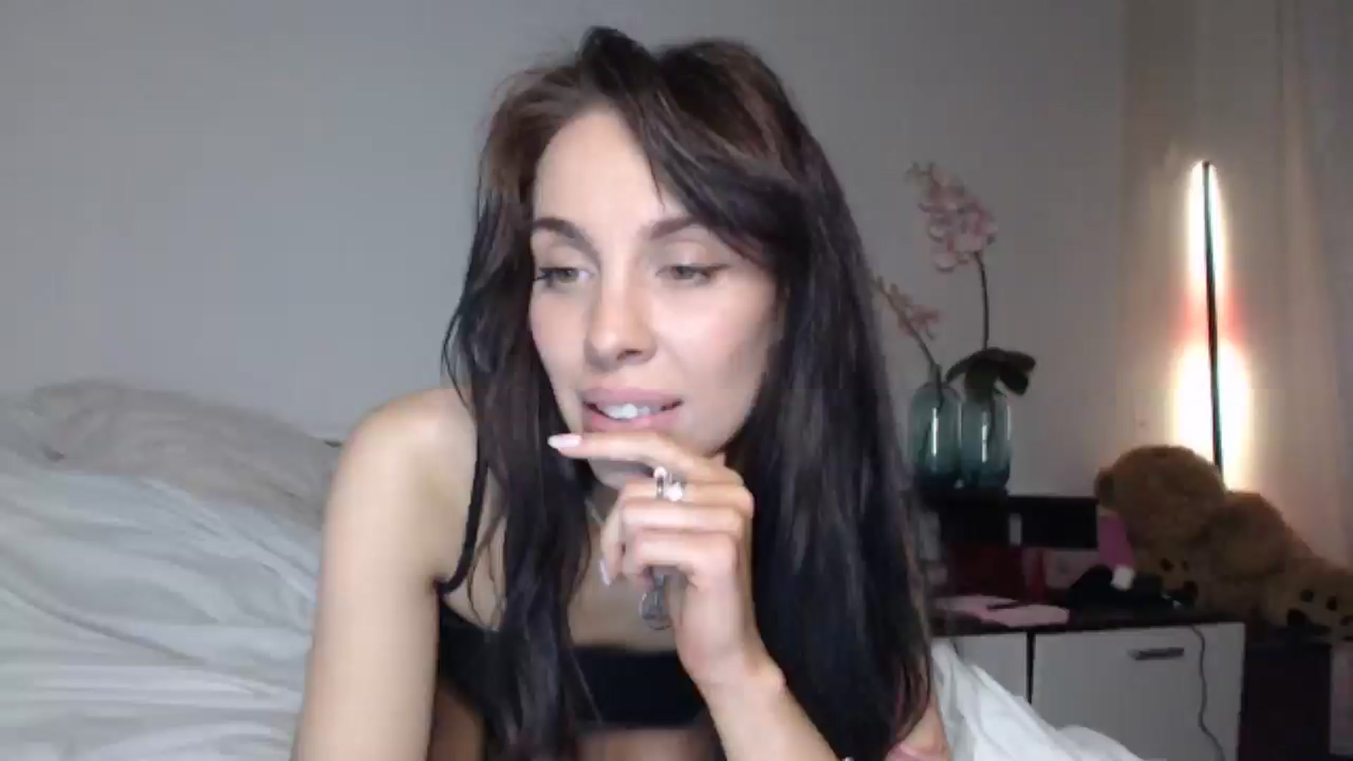 Gallery image thumbnail from HeartsQueen's myfreecams stream on, 04/22/2025, 09:36 image 10 of 20