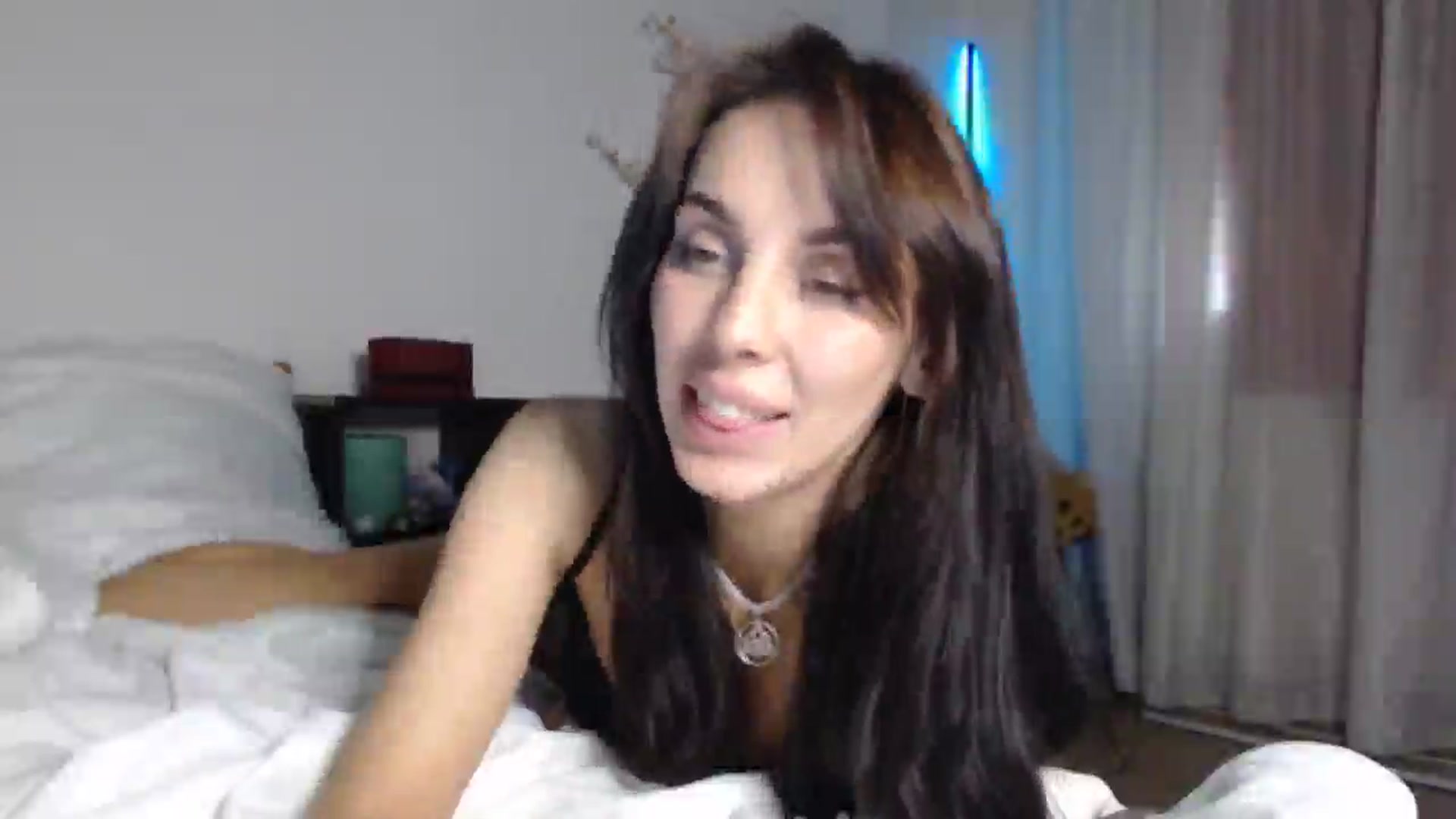 Gallery image thumbnail from HeartsQueen's myfreecams stream on, 04/22/2025, 10:40 image 12 of 20