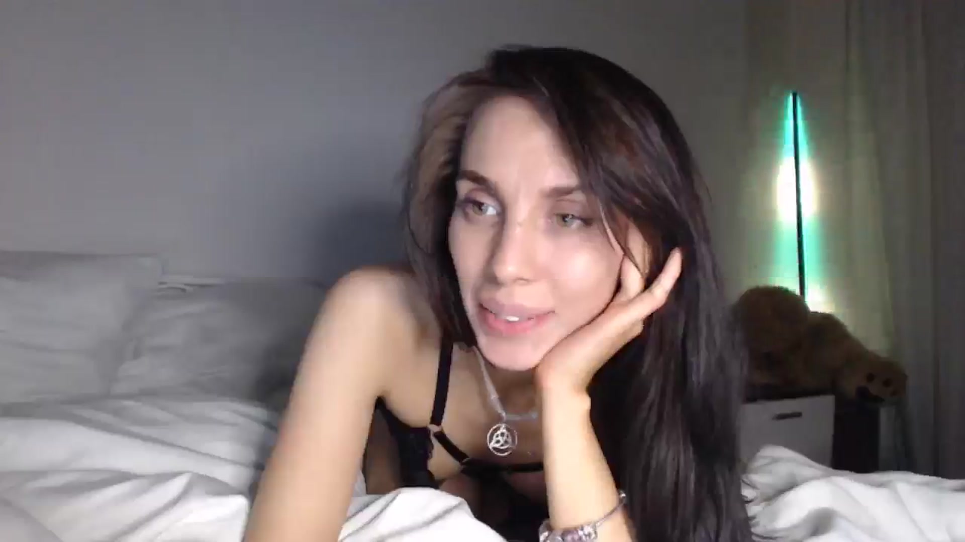 Gallery image thumbnail from HeartsQueen's myfreecams stream on, 04/22/2025, 17:32 image 15 of 20