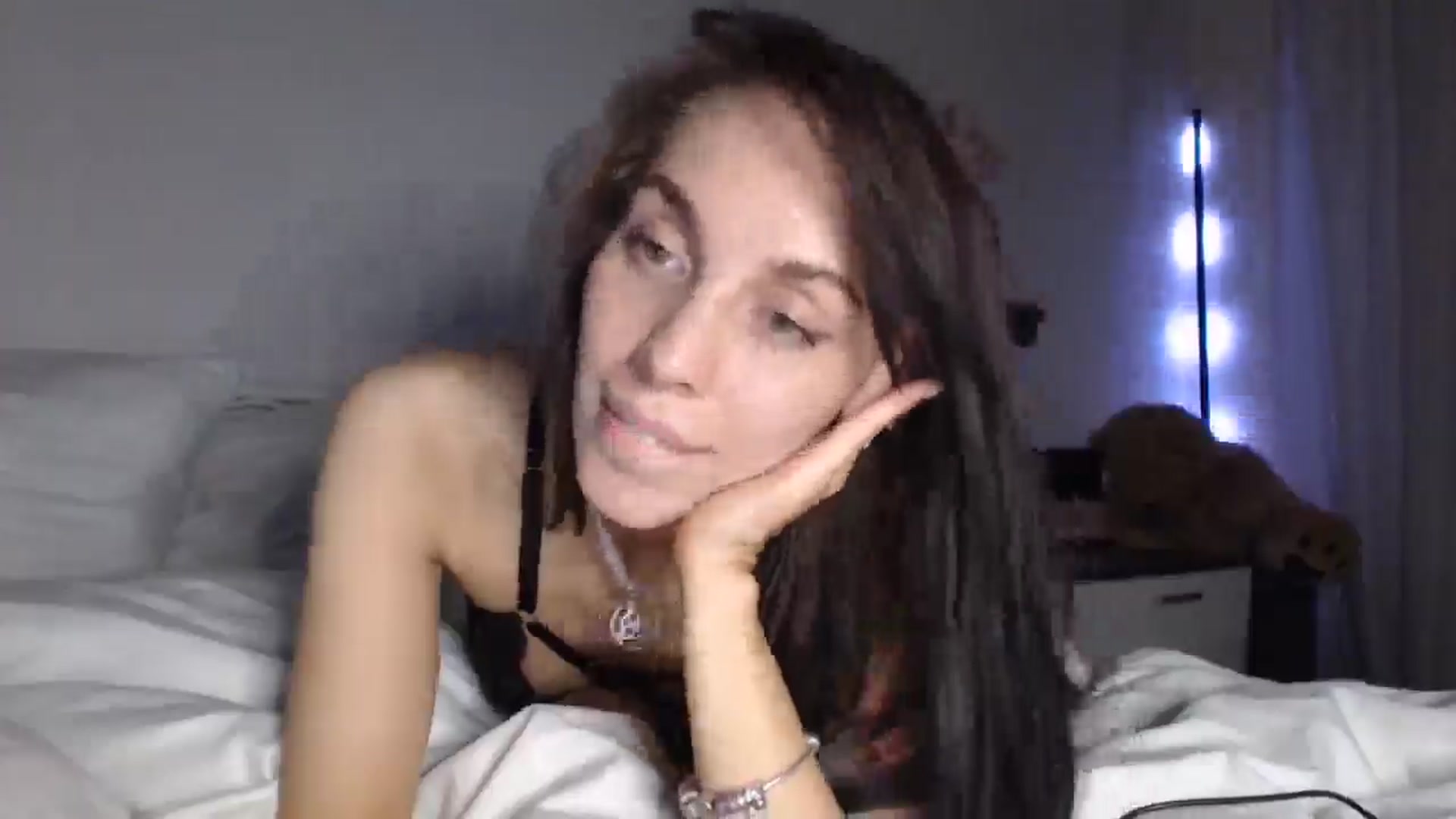 Gallery image thumbnail from HeartsQueen's myfreecams stream on, 04/22/2025, 17:32 image 9 of 20