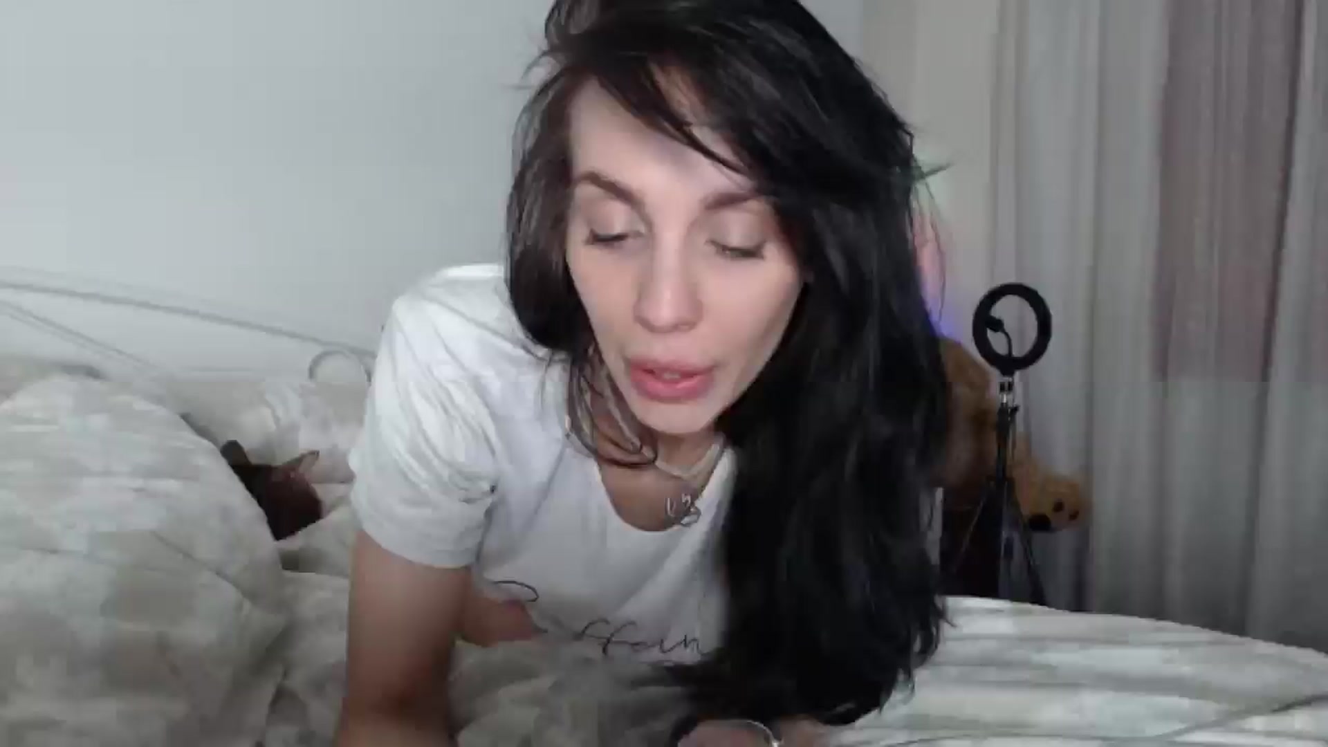 Gallery image thumbnail from HeartsQueen's myfreecams stream on, 05/03/2025, 23:13 image 13 of 20