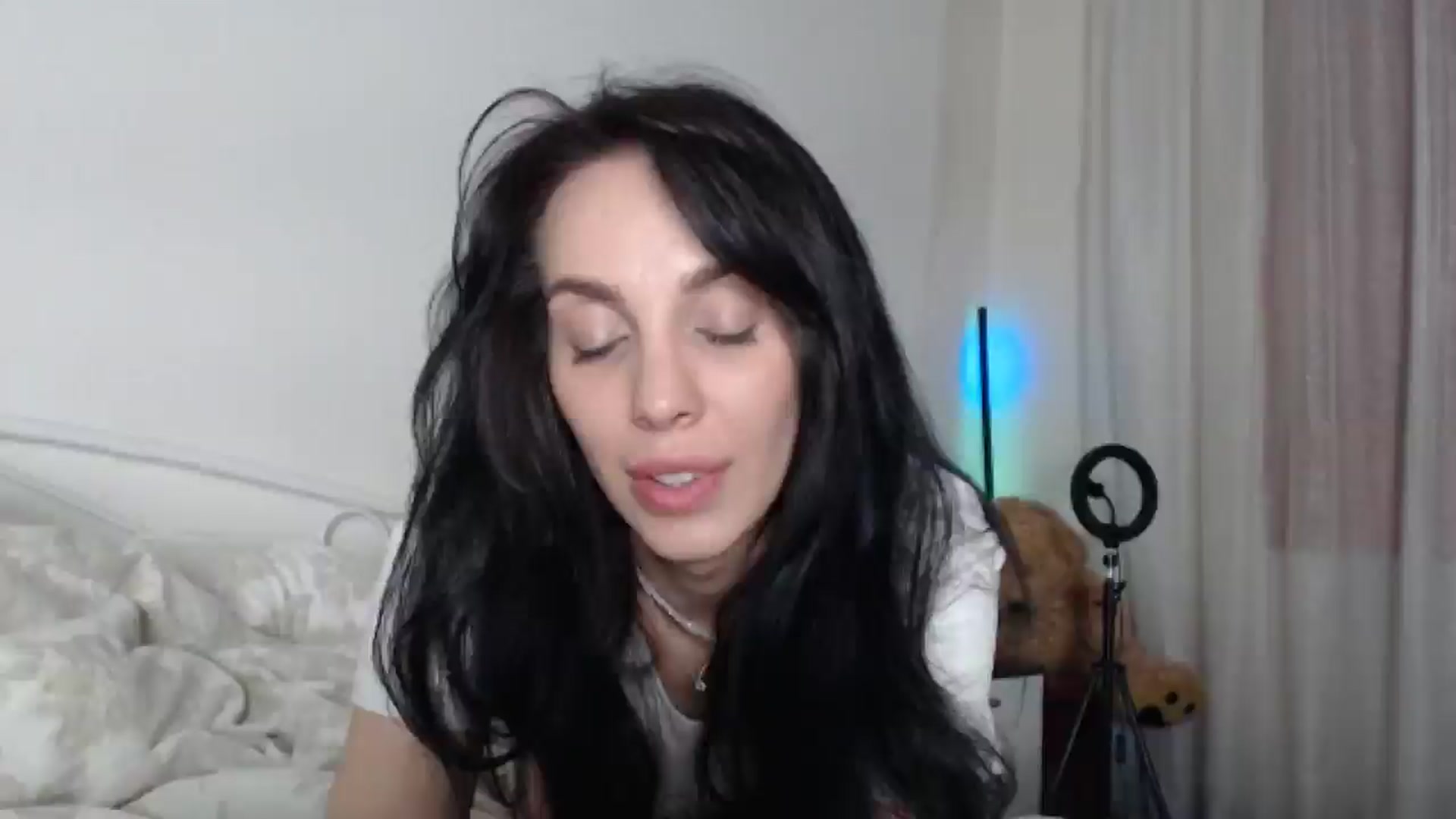 Gallery image thumbnail from HeartsQueen's myfreecams stream on, 05/03/2025, 23:13 image 6 of 20
