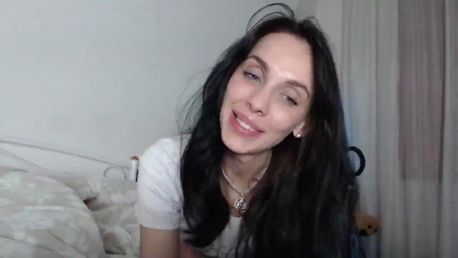 Gallery image thumbnail from HeartsQueen's myfreecams stream on, 05/03/2025, 23:13 image 8 of 20