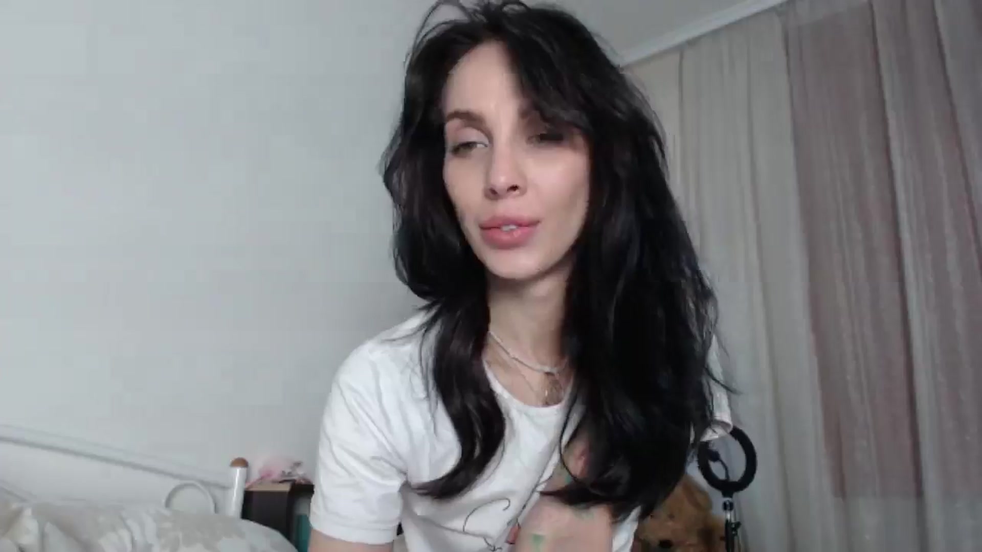 Gallery image thumbnail from HeartsQueen's myfreecams stream on, 05/03/2025, 23:13 image 2 of 20