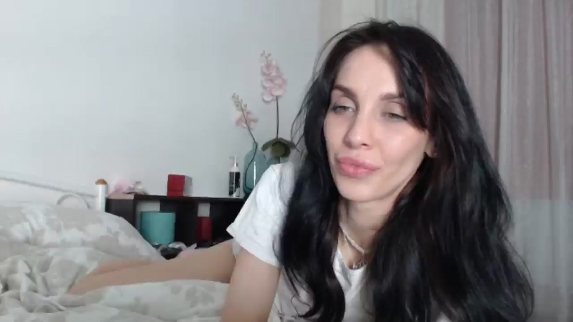 Gallery image thumbnail from HeartsQueen's myfreecams stream on, 05/03/2025, 23:13 image 1 of 20