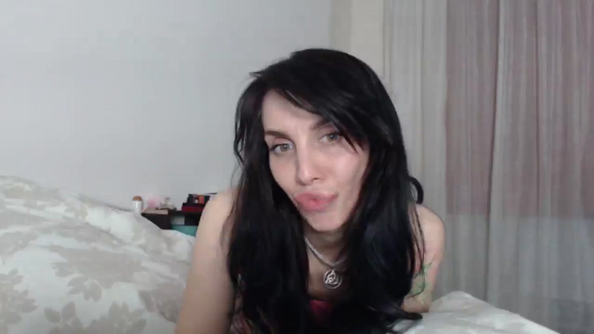 Gallery image thumbnail from HeartsQueen's myfreecams stream on, 05/04/2025, 14:43 image 13 of 20