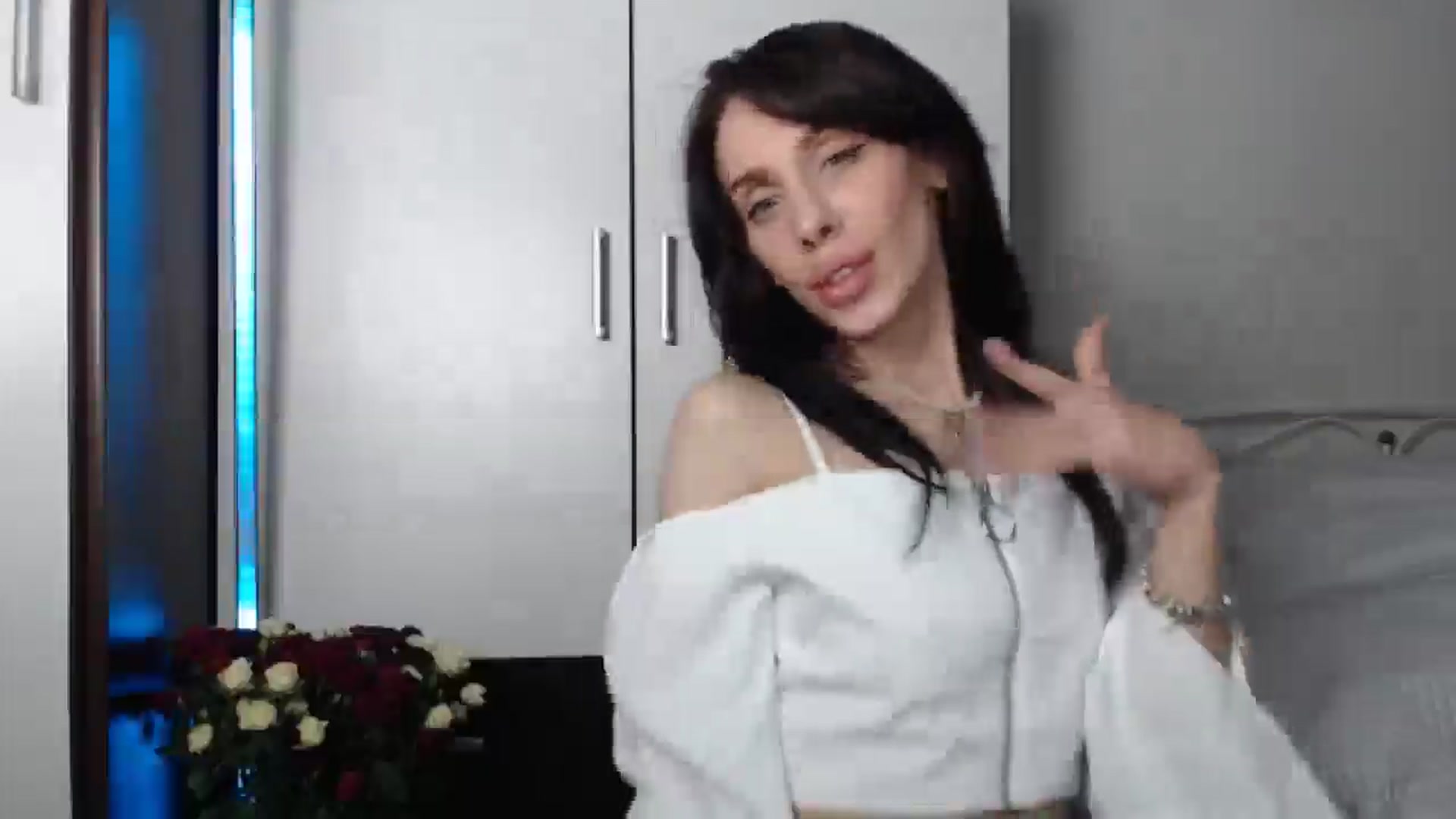 Gallery image thumbnail from HeartsQueen's myfreecams stream on, 05/11/2025, 11:38 image 2 of 20