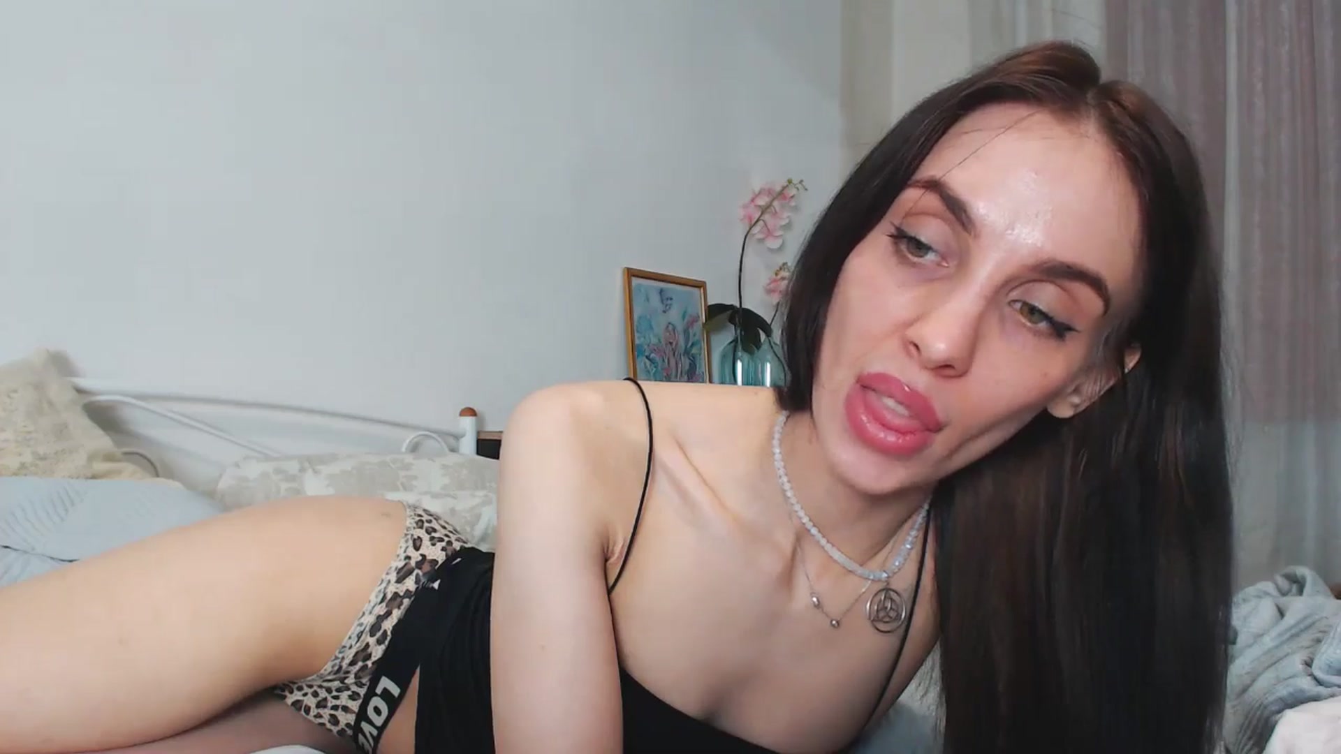 Gallery image thumbnail from HeartsQueen's myfreecams stream on, 05/24/2025, 20:56 image 2 of 20