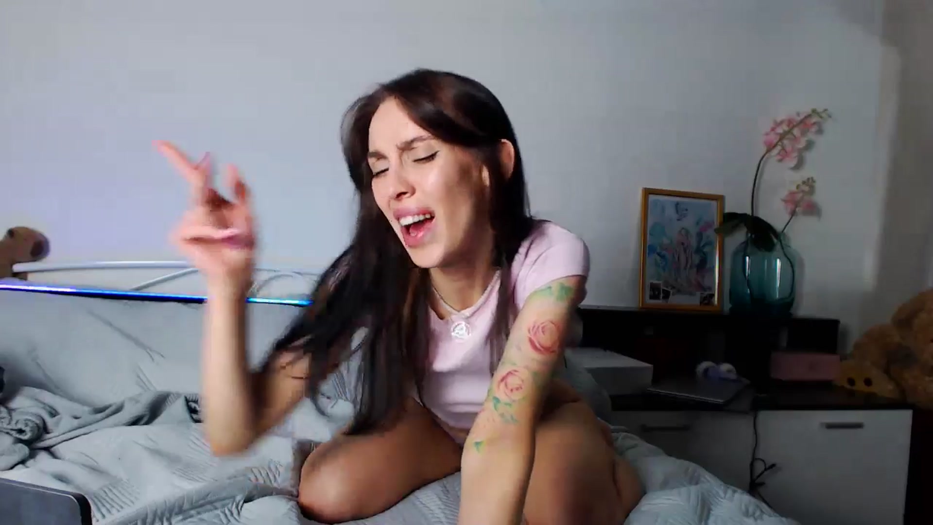 Gallery image thumbnail from HeartsQueen's myfreecams stream on, 05/29/2025, 15:04 image 8 of 20