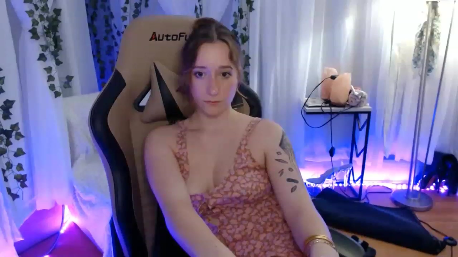 Gallery image thumbnail from Heather420's myfreecams stream on, 01/23/2023, 06:26 image 13 of 20