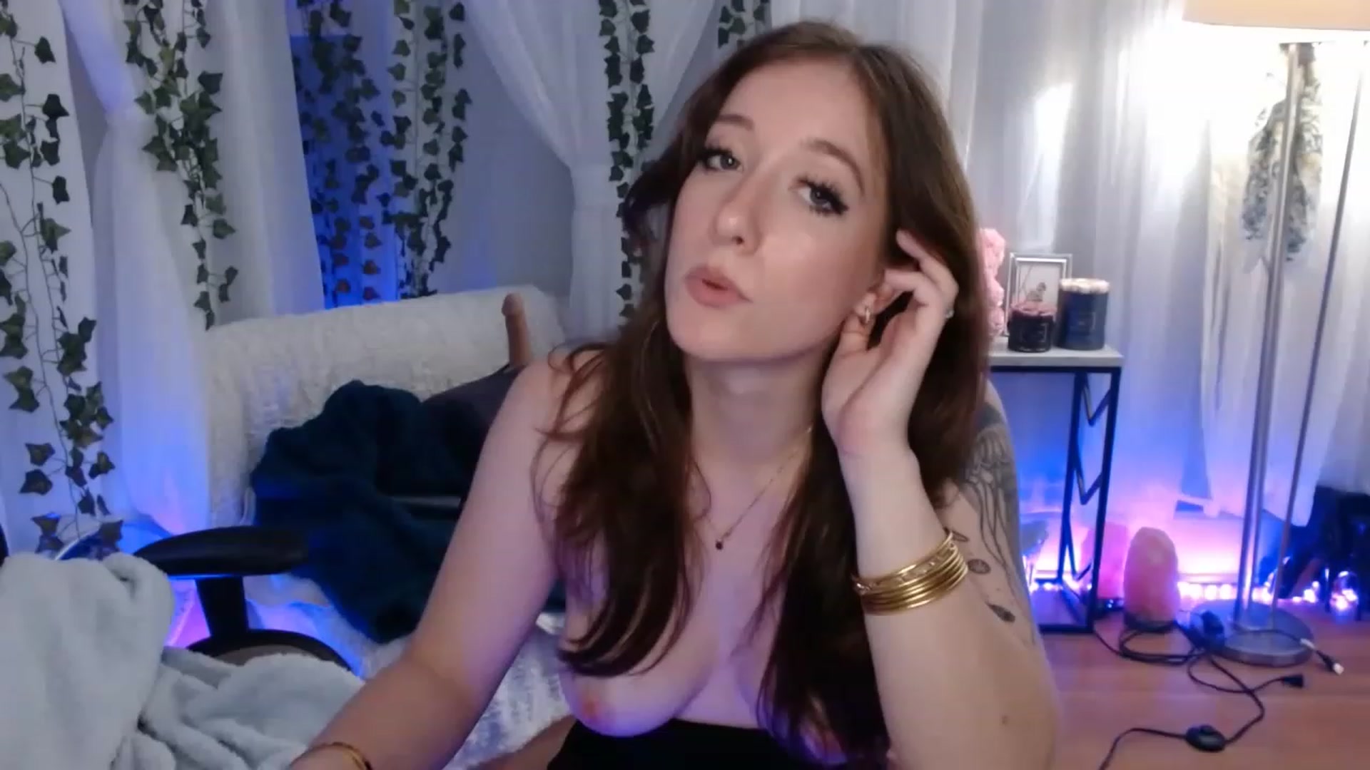 Gallery image thumbnail from Heather420's myfreecams stream on, 02/12/2023, 05:56 image 19 of 20