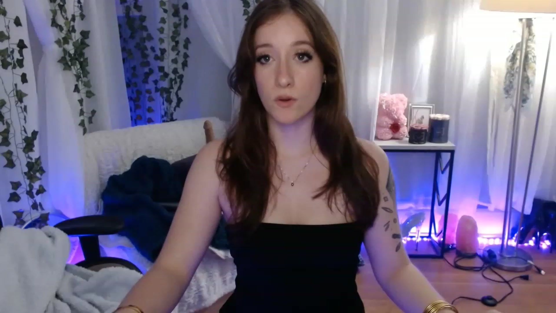 Gallery image thumbnail from Heather420's myfreecams stream on, 02/12/2023, 05:56 image 9 of 20