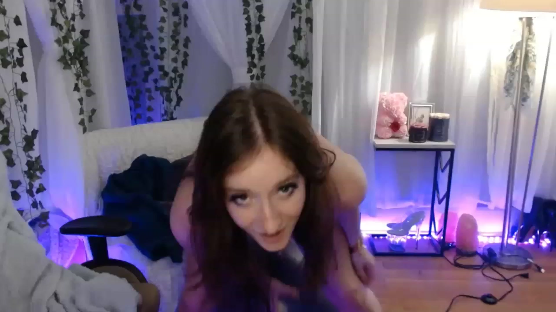 Gallery image thumbnail from Heather420's myfreecams stream on, 02/12/2023, 05:56 image 8 of 20