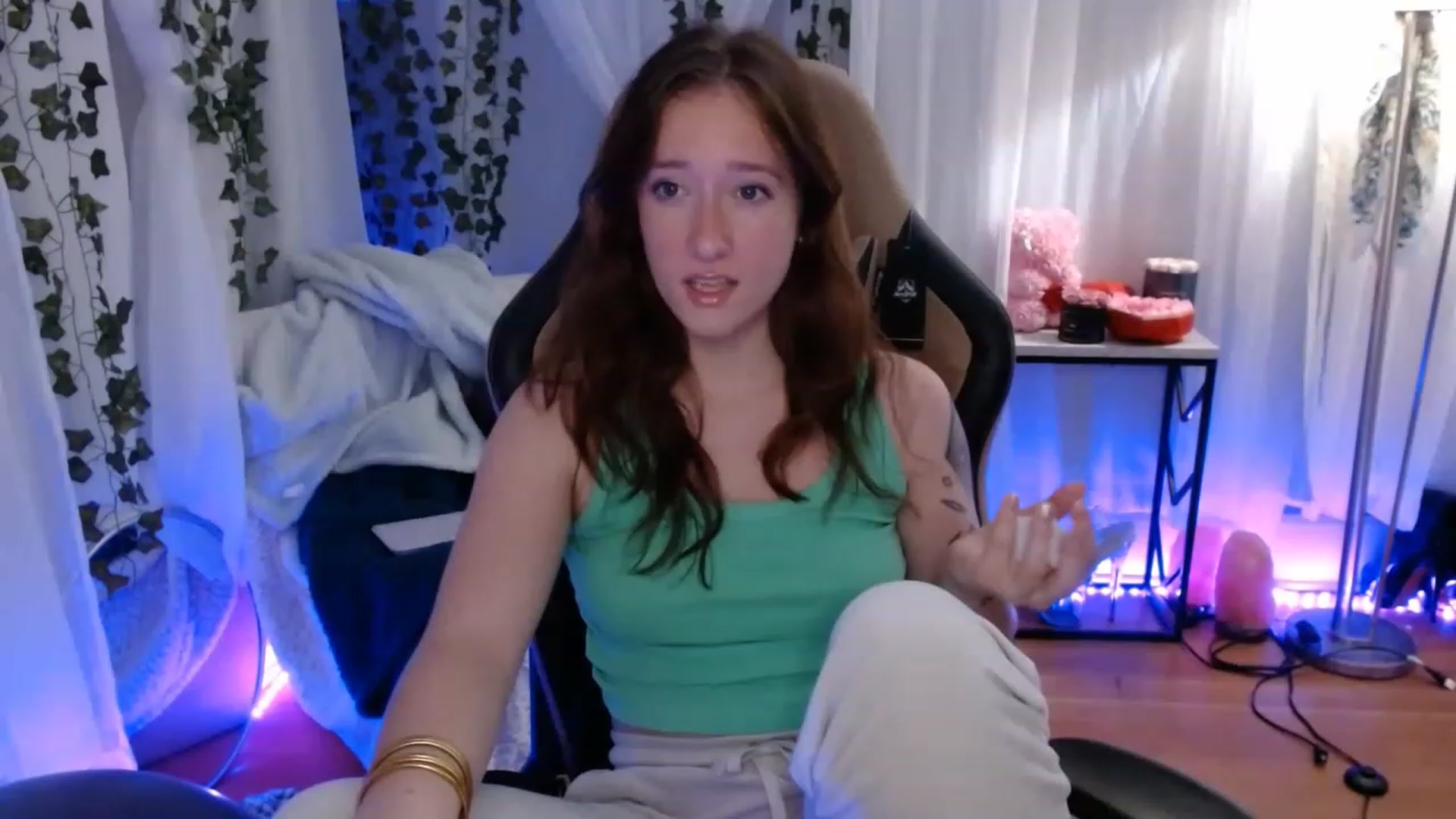 Gallery image thumbnail from Heather420's myfreecams stream on, 03/12/2023, 06:18 image 1 of 20
