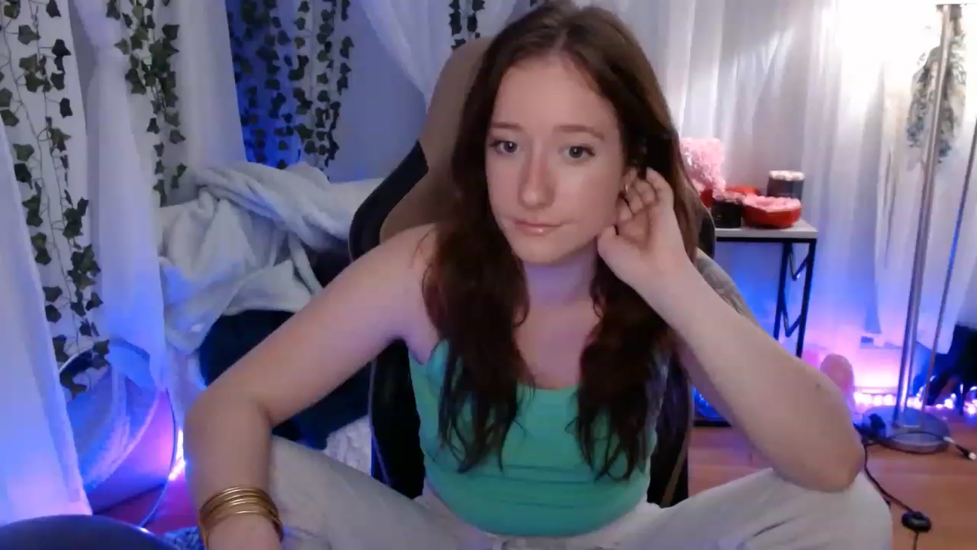 Gallery image thumbnail from Heather420's myfreecams stream on, 03/12/2023, 06:18 image 6 of 20