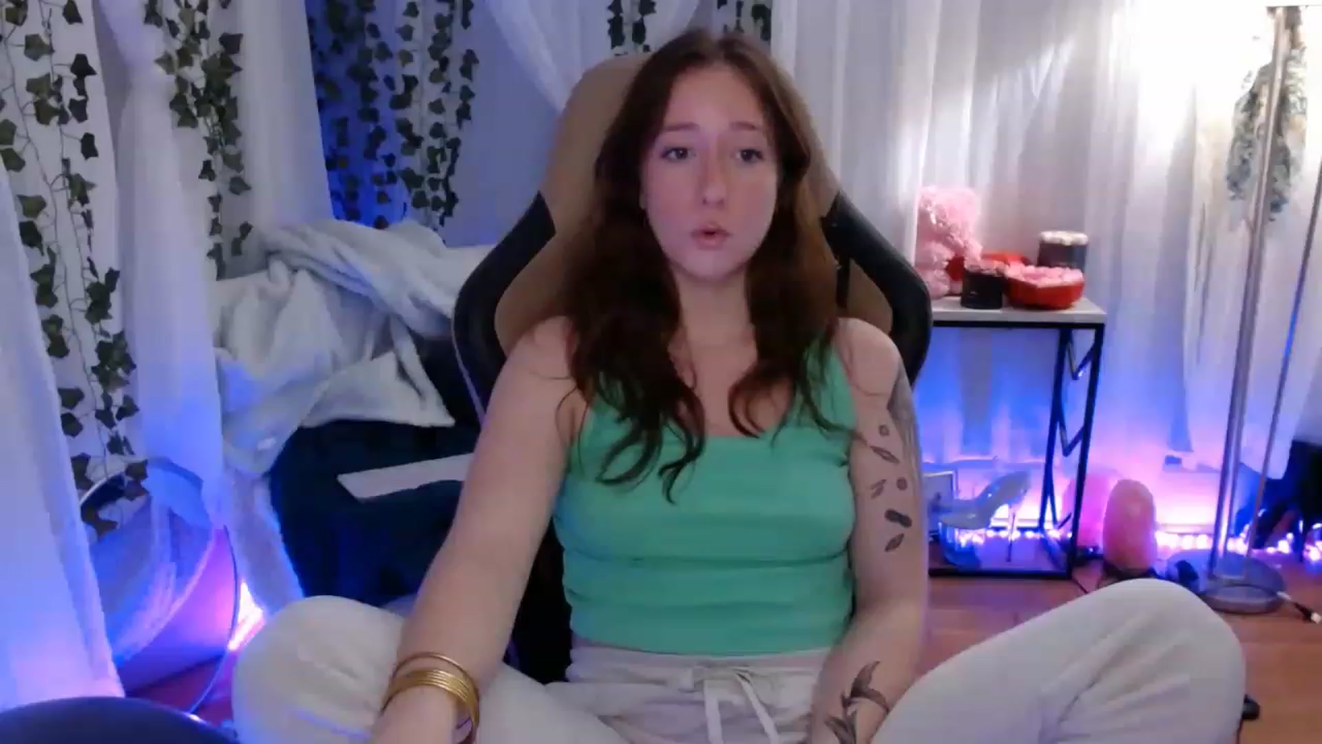 Gallery image thumbnail from Heather420's myfreecams stream on, 03/12/2023, 06:18 image 3 of 20