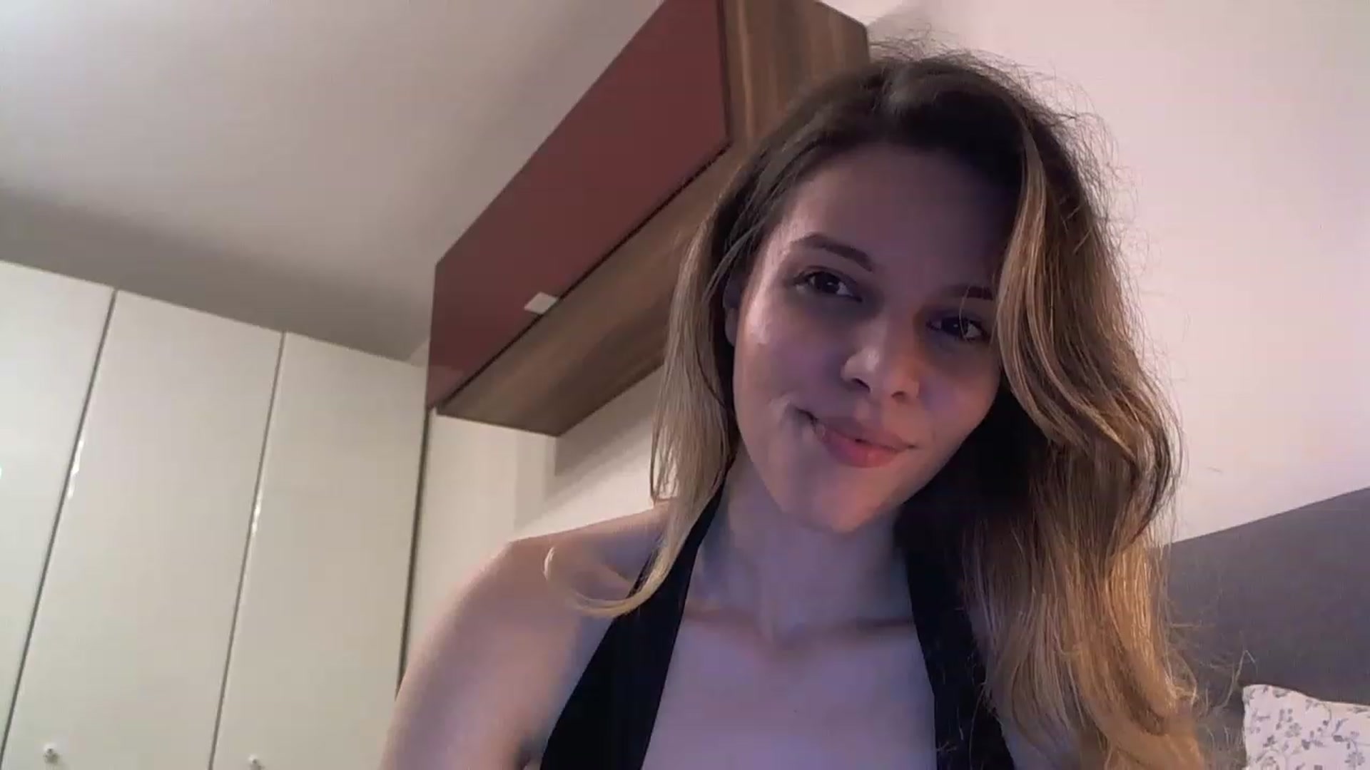 Gallery image thumbnail from Heaven_hot's myfreecams stream on, 11/18/2022, 18:21 image 13 of 20