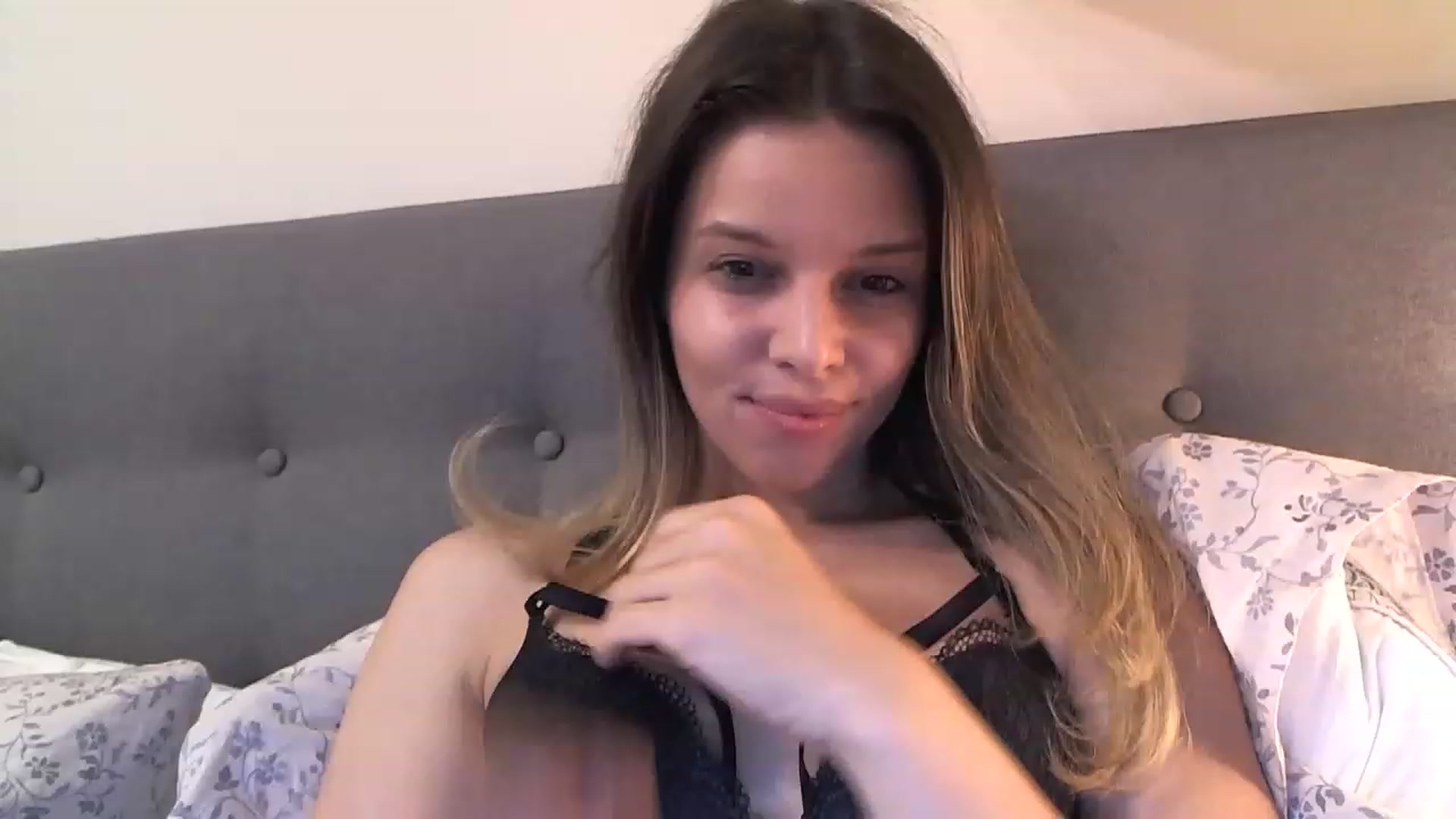 Gallery image thumbnail from Heaven_hot's myfreecams stream on, 12/01/2022, 19:02 image 1 of 20