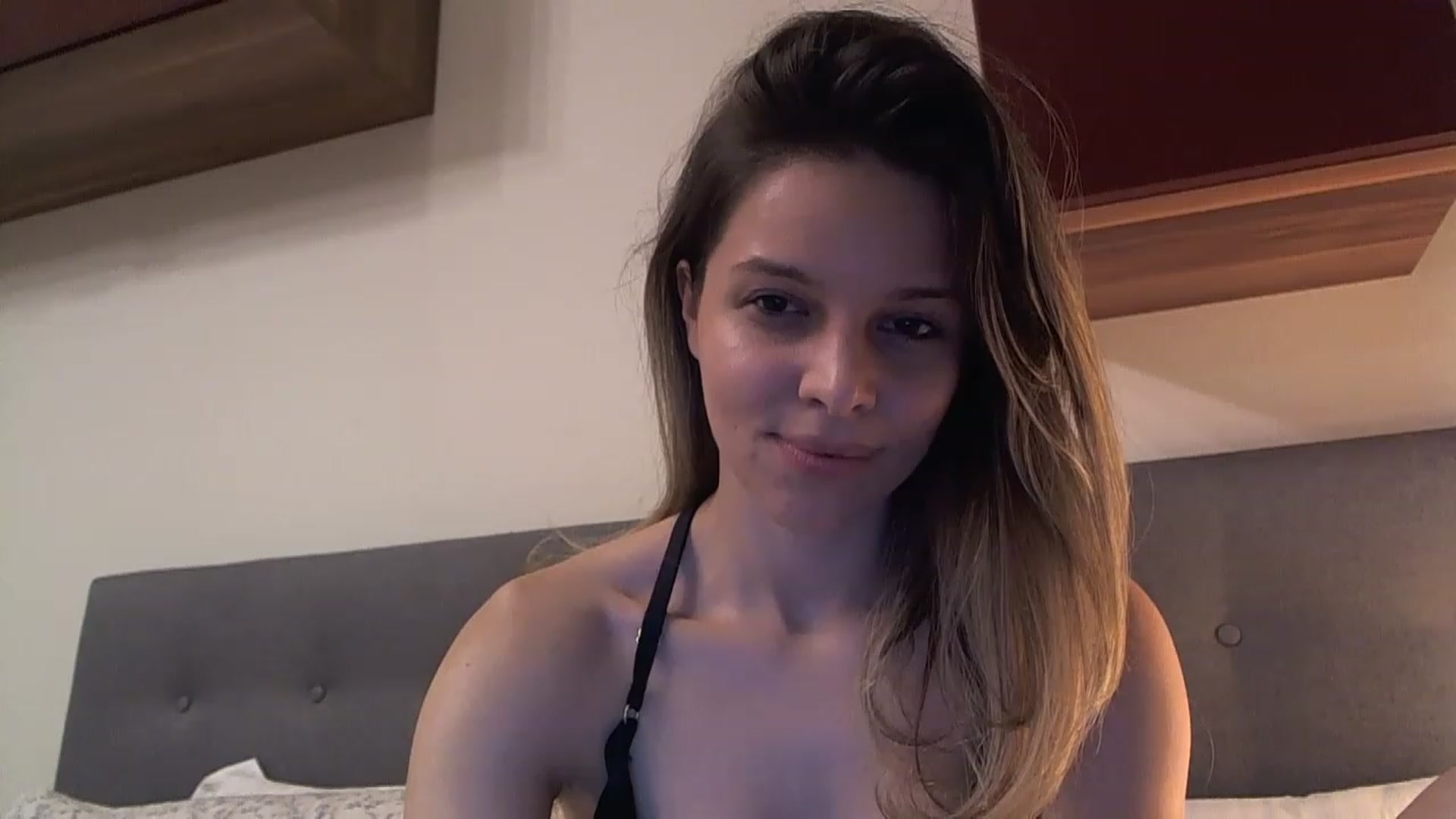 Gallery image thumbnail from Heaven_hot's myfreecams stream on, 12/01/2022, 19:02 image 10 of 20
