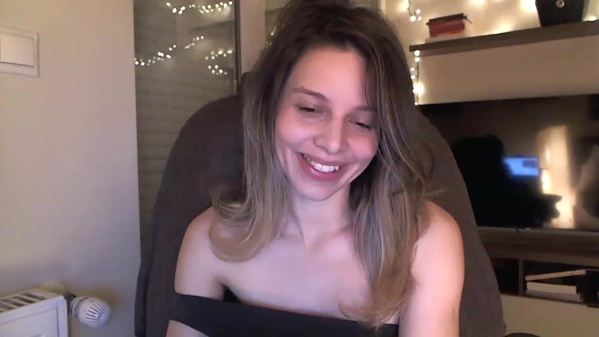 Gallery image thumbnail from Heaven_hot's myfreecams stream on, 12/08/2022, 19:07 image 16 of 20