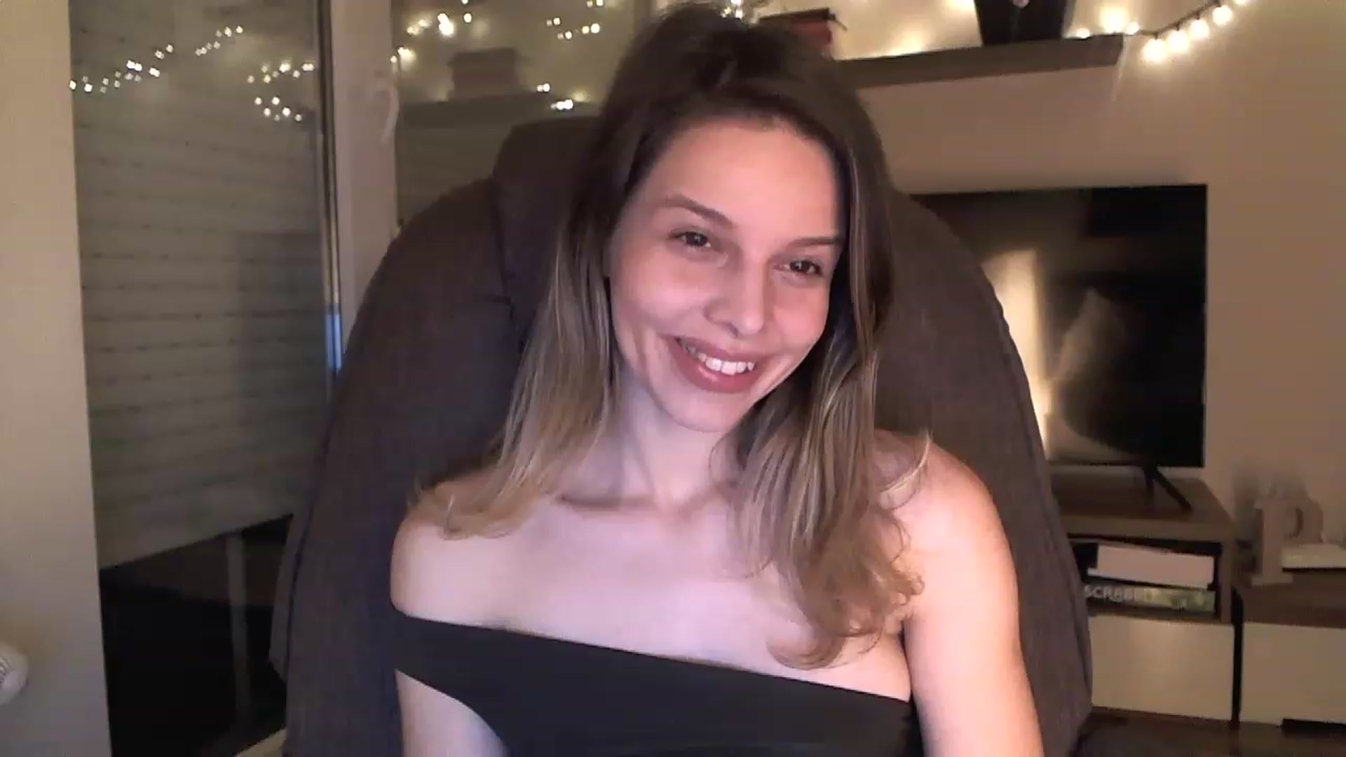 Gallery image thumbnail from Heaven_hot's myfreecams stream on, 12/08/2022, 19:07 image 9 of 20