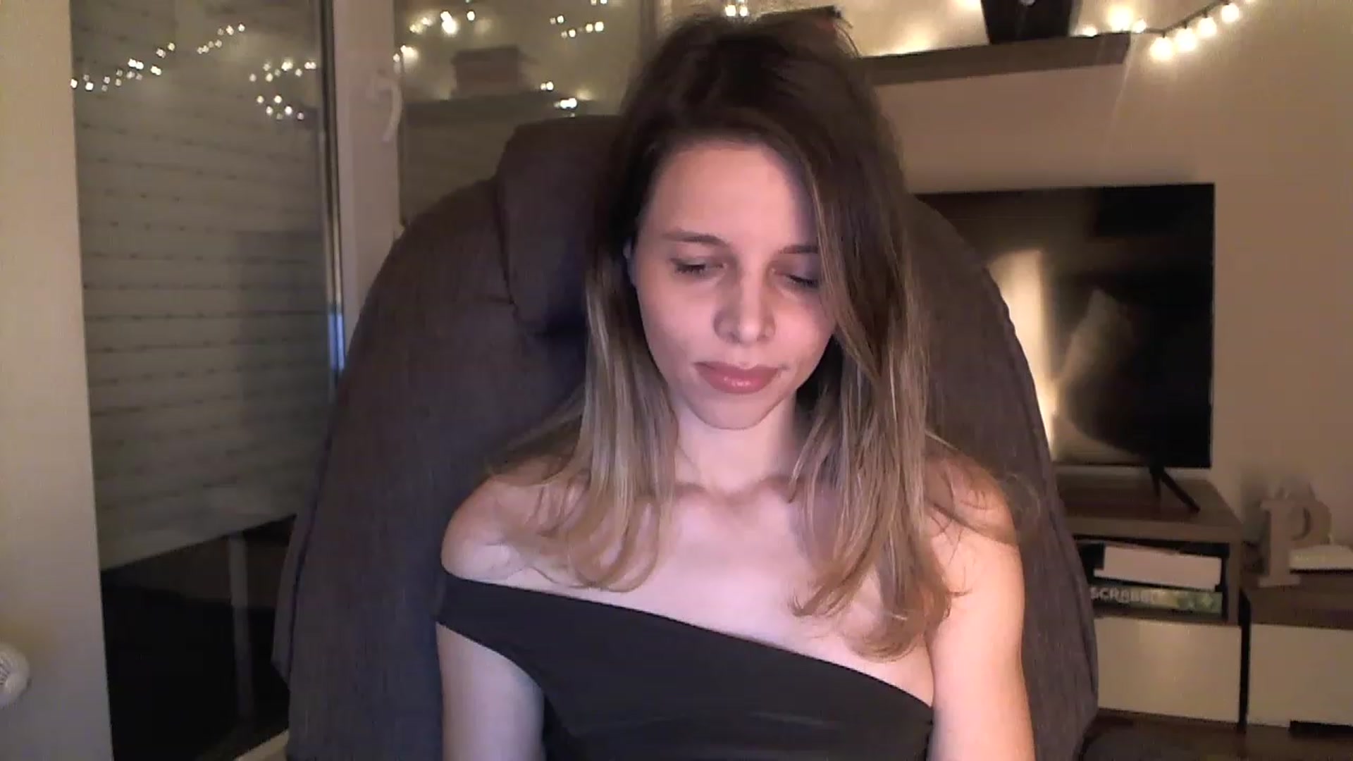 Gallery image thumbnail from Heaven_hot's myfreecams stream on, 12/08/2022, 19:07 image 10 of 20