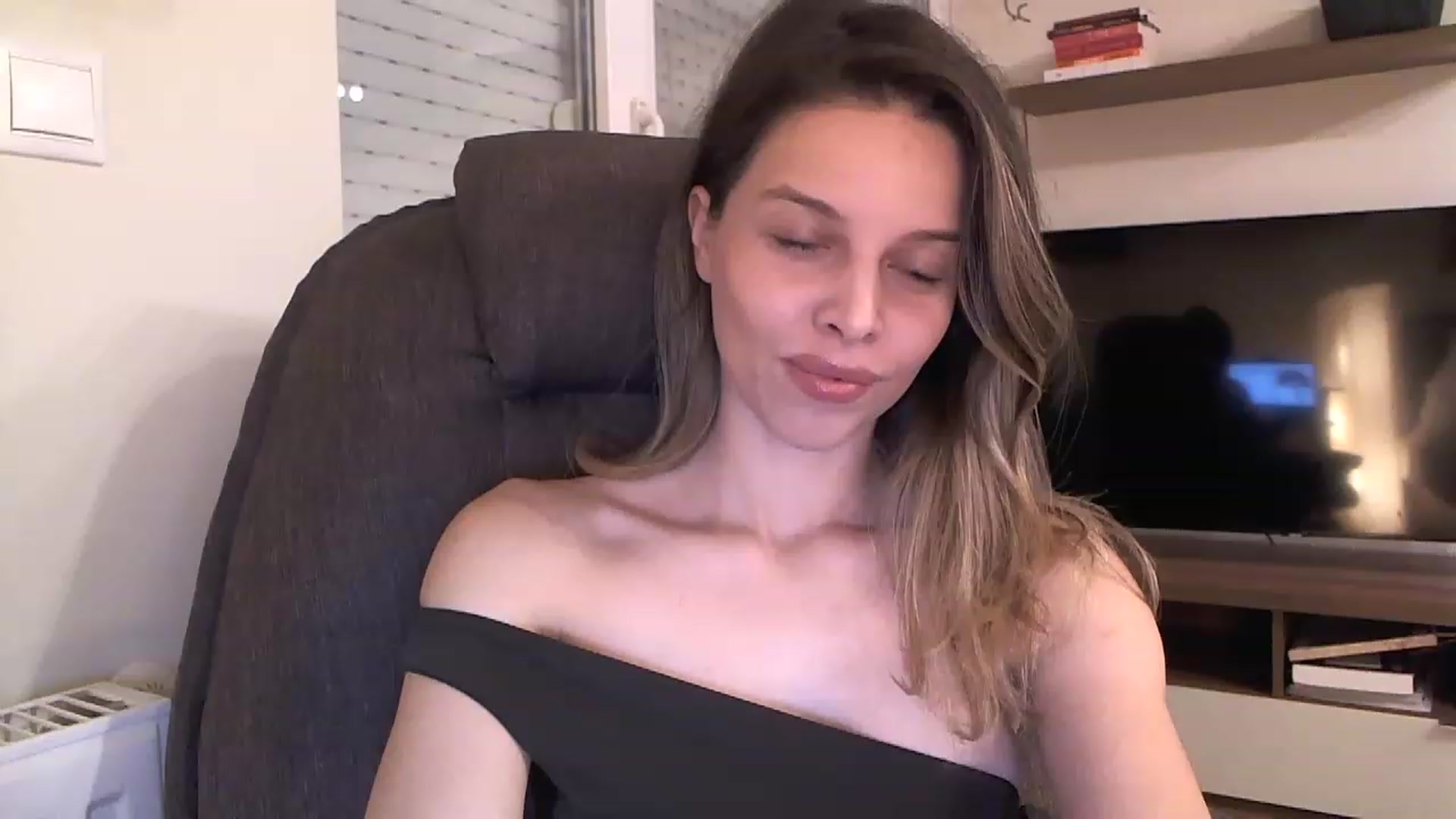 Gallery image thumbnail from Heaven_hot's myfreecams stream on, 12/08/2022, 19:07 image 3 of 20