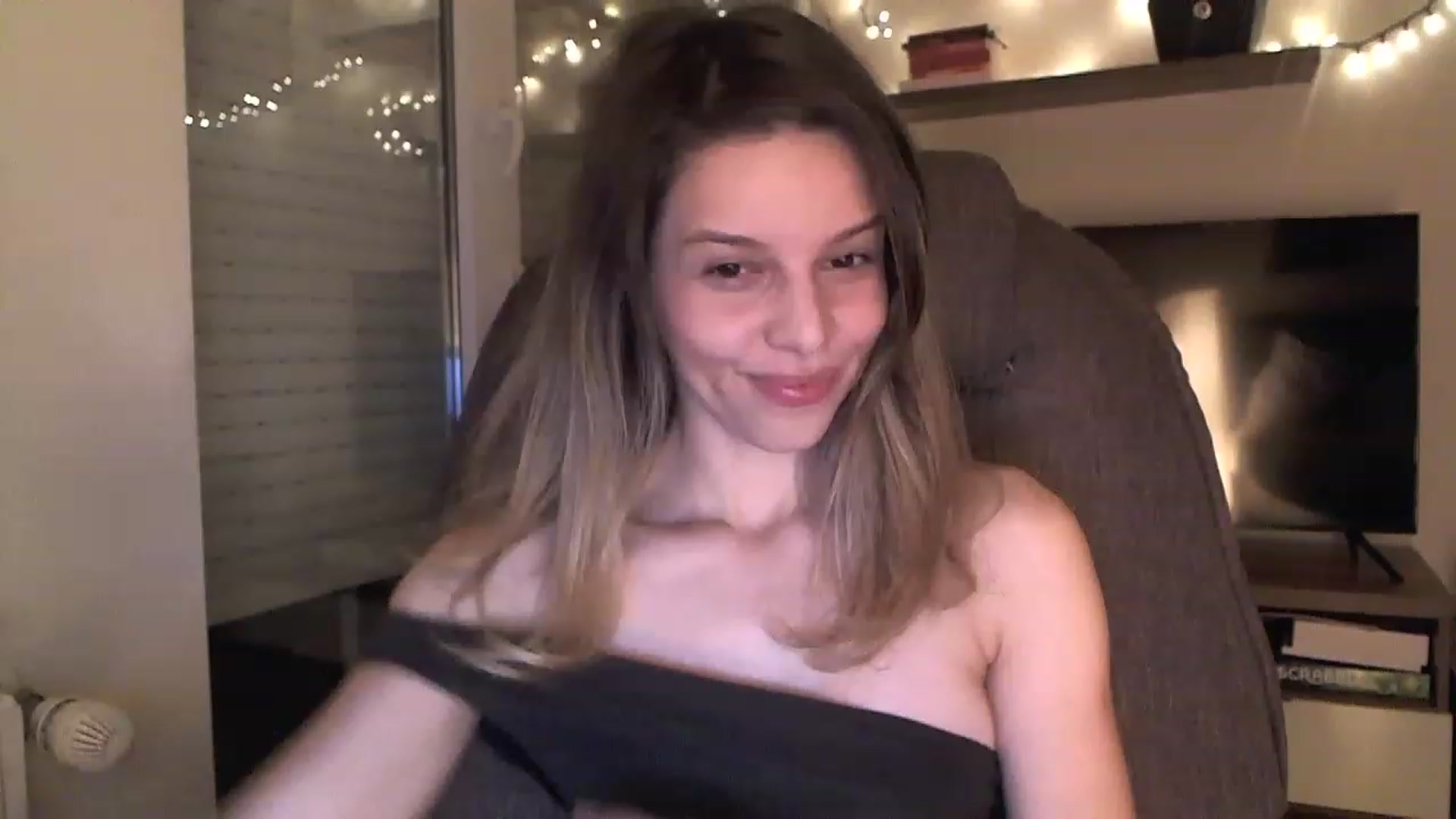 Gallery image thumbnail from Heaven_hot's myfreecams stream on, 12/08/2022, 19:07 image 12 of 20