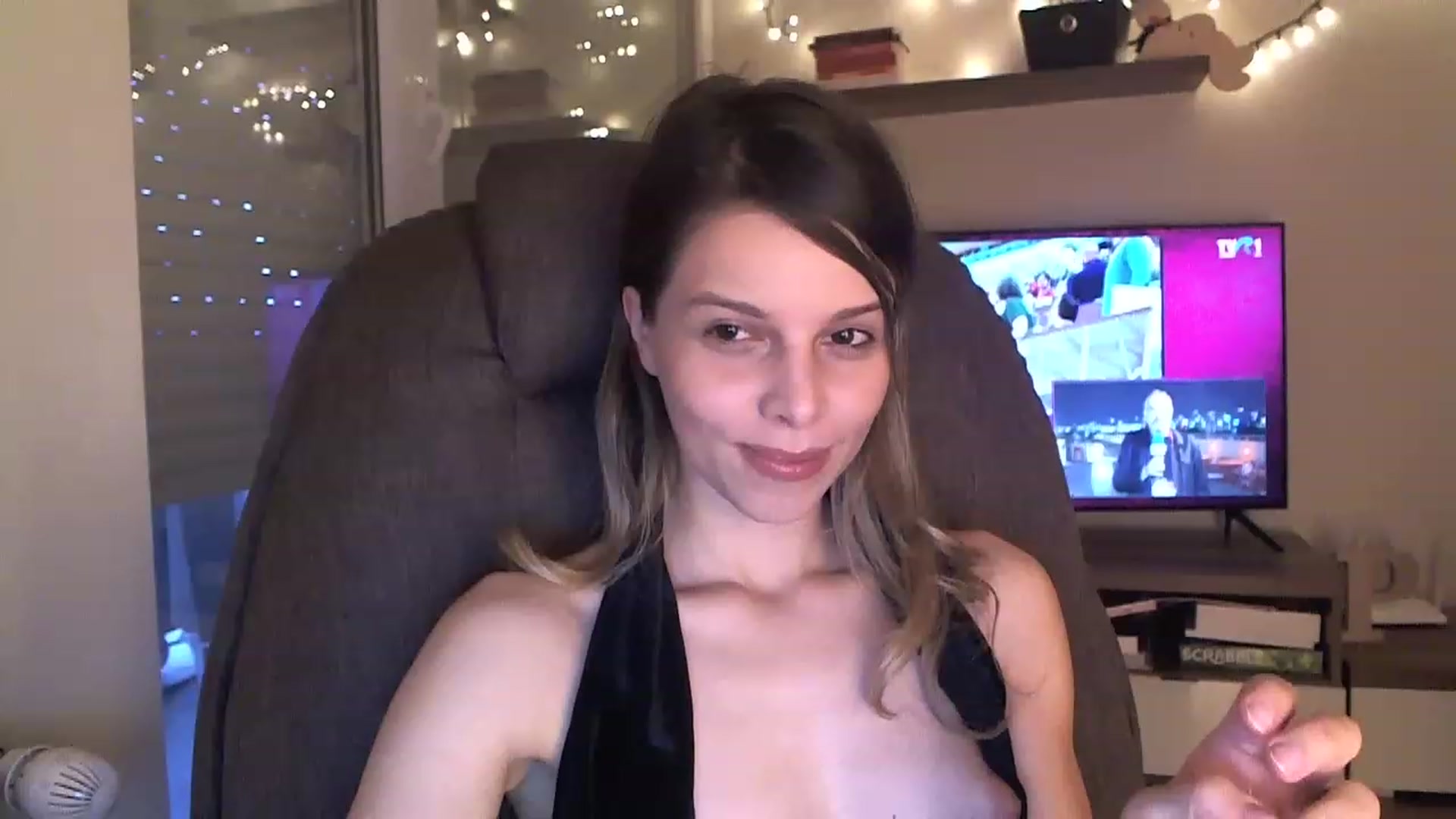 Gallery image thumbnail from Heaven_hot's myfreecams stream on, 12/10/2022, 14:49 image 4 of 20