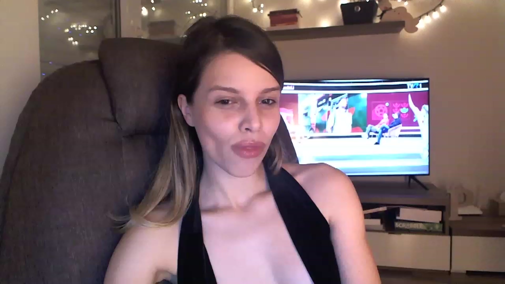 Gallery image thumbnail from Heaven_hot's myfreecams stream on, 12/10/2022, 14:49 image 11 of 20